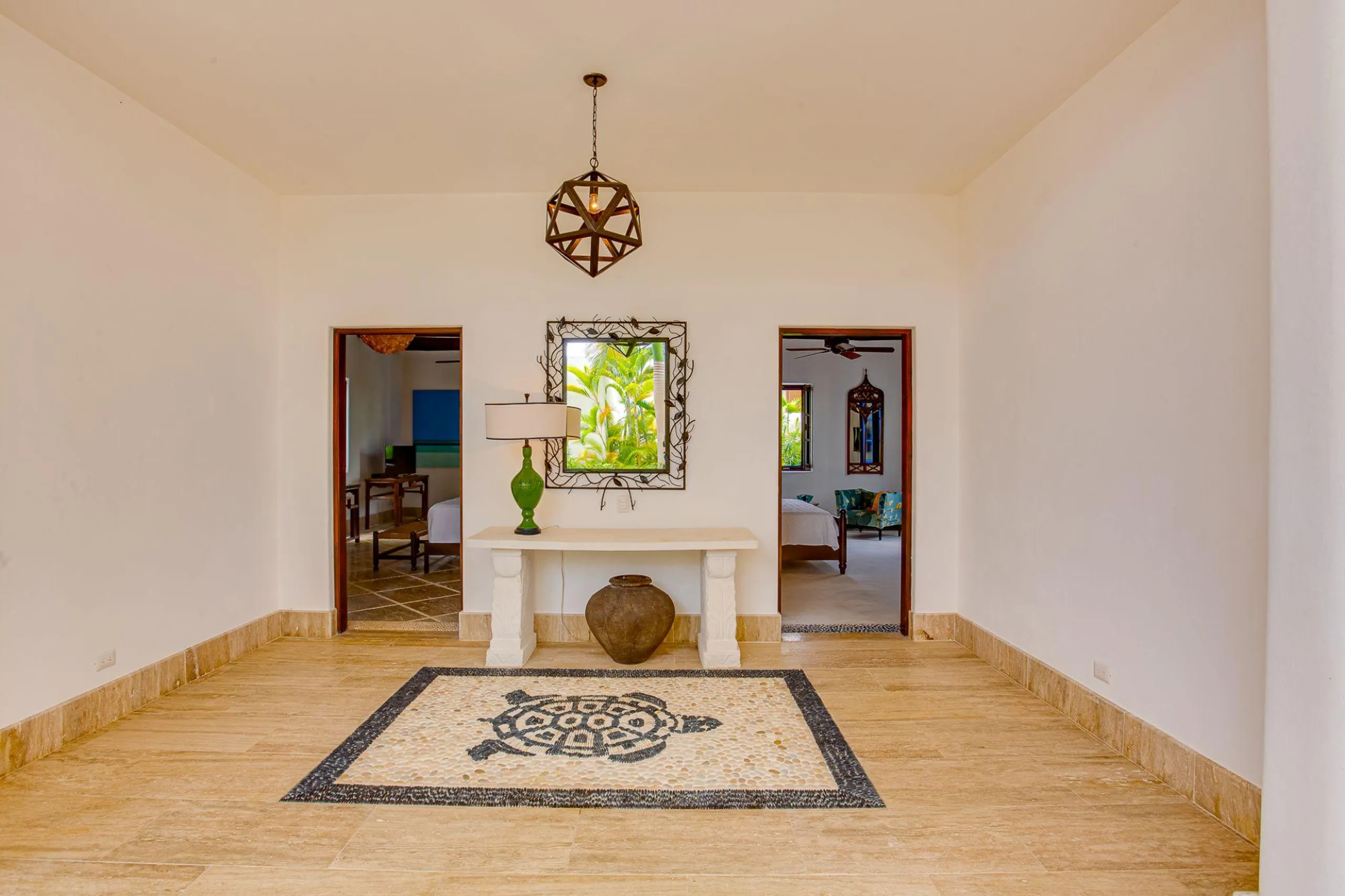 Splendid Beachfront Estate with Invigorating Pool and Grand Garden Grounds — photograph 10
