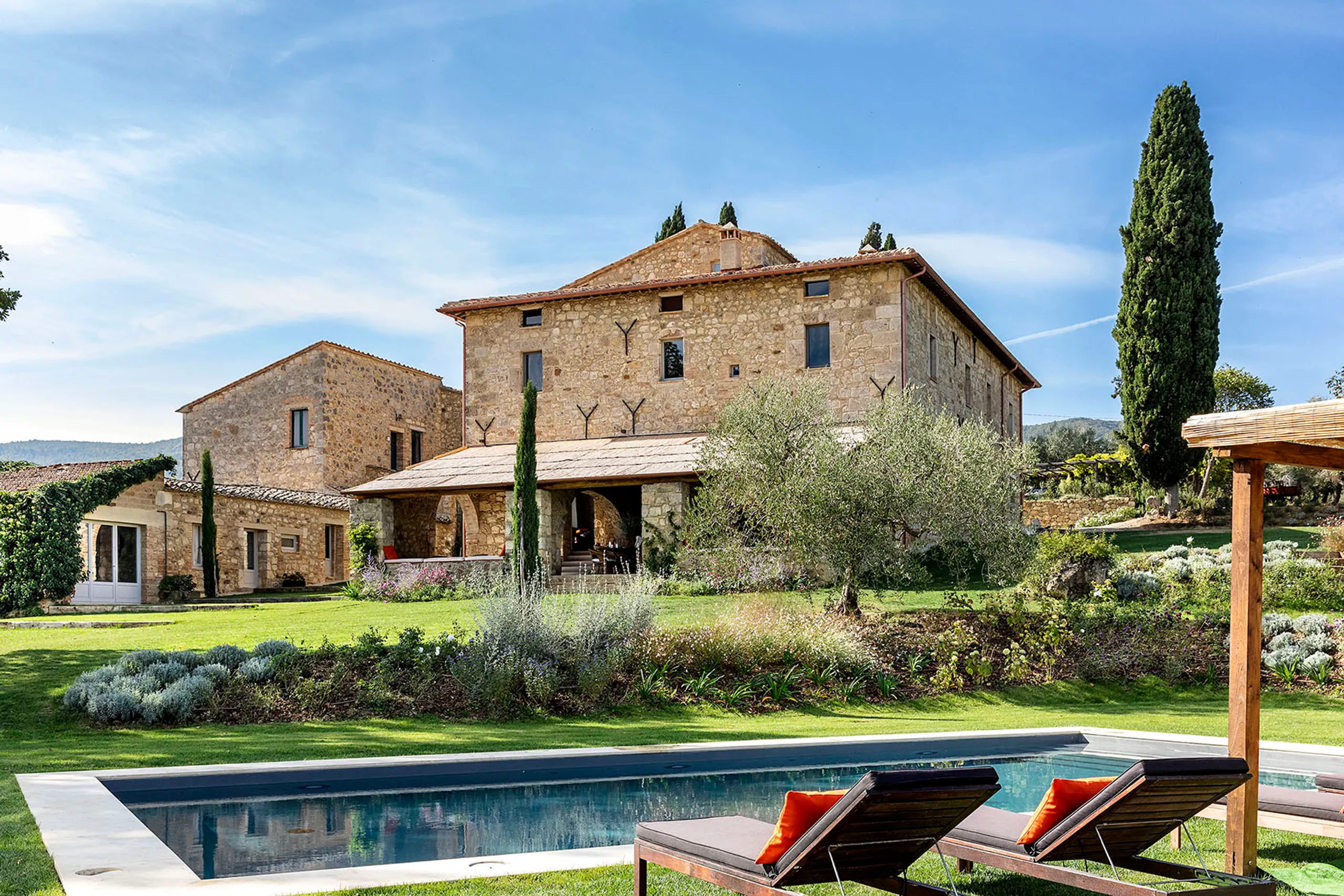 Splendid Estate with Indoor Heated Pool and Countryside Views, Siena