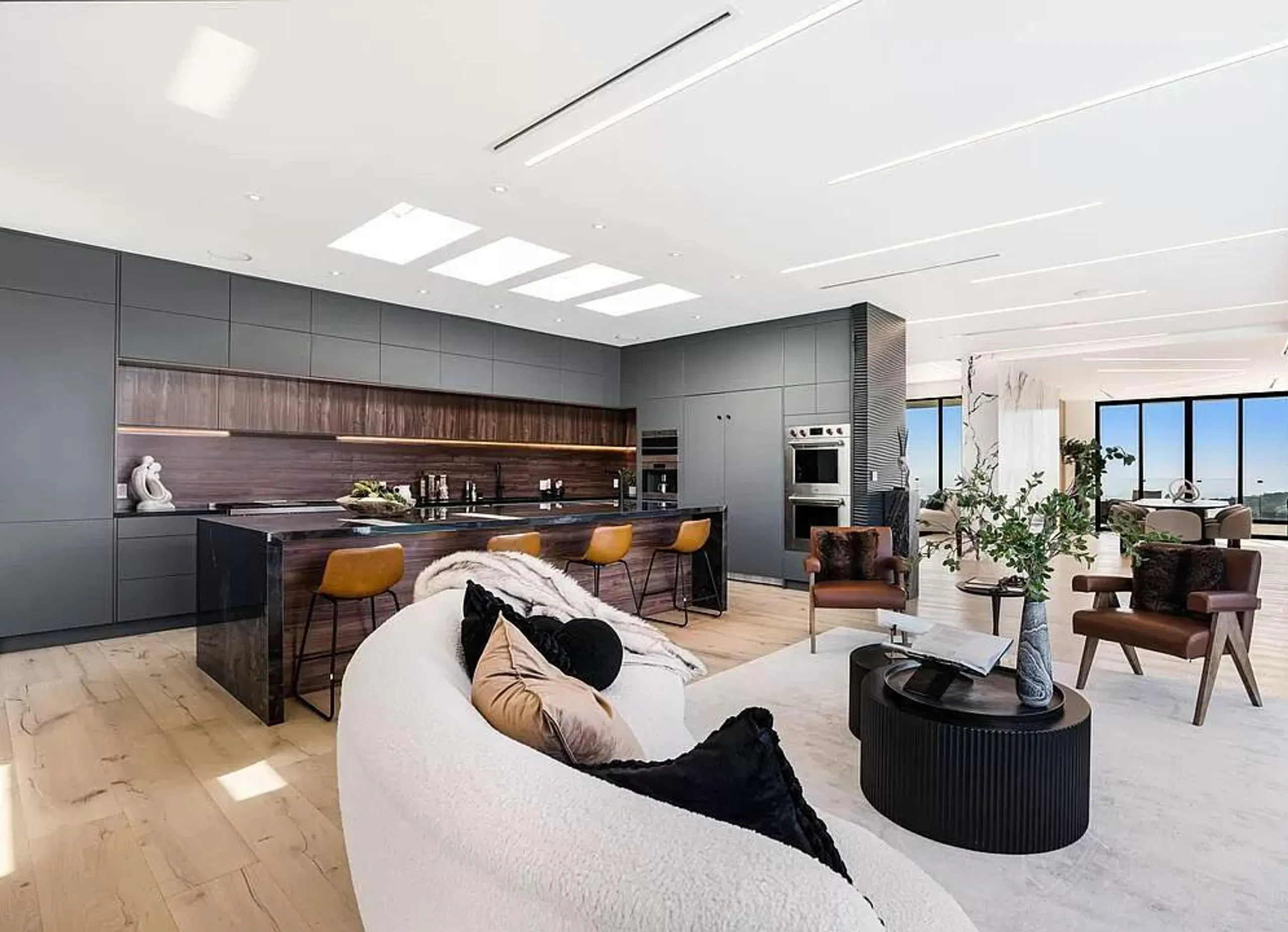 Modern Hillside Estate with Ocean Views — photograph 10