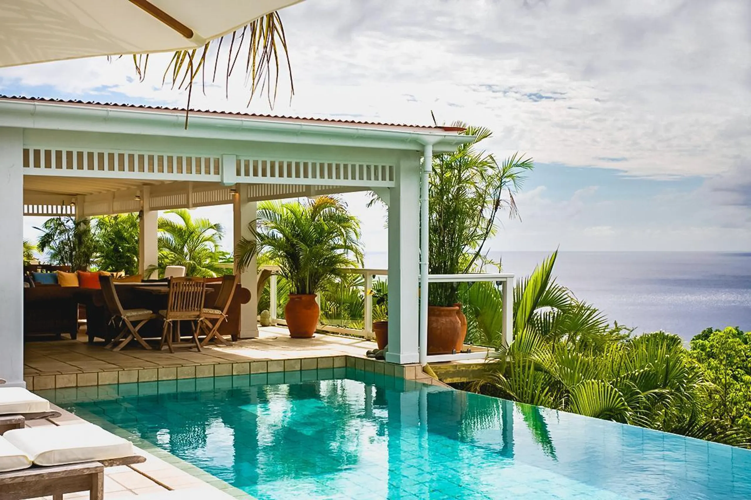 Elegant Paradise Escape with Private Pool and Ocean Views — photograph 2