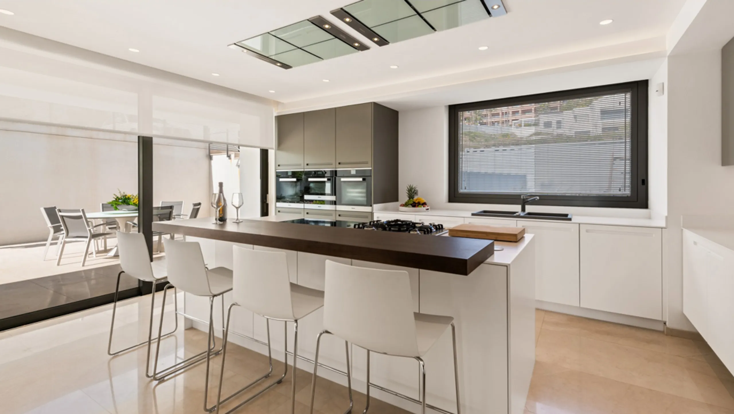 Contemporary 5-Star Escape with Pool, Ocean, and Breathtaking Views VILLAWAY® — photograph 12