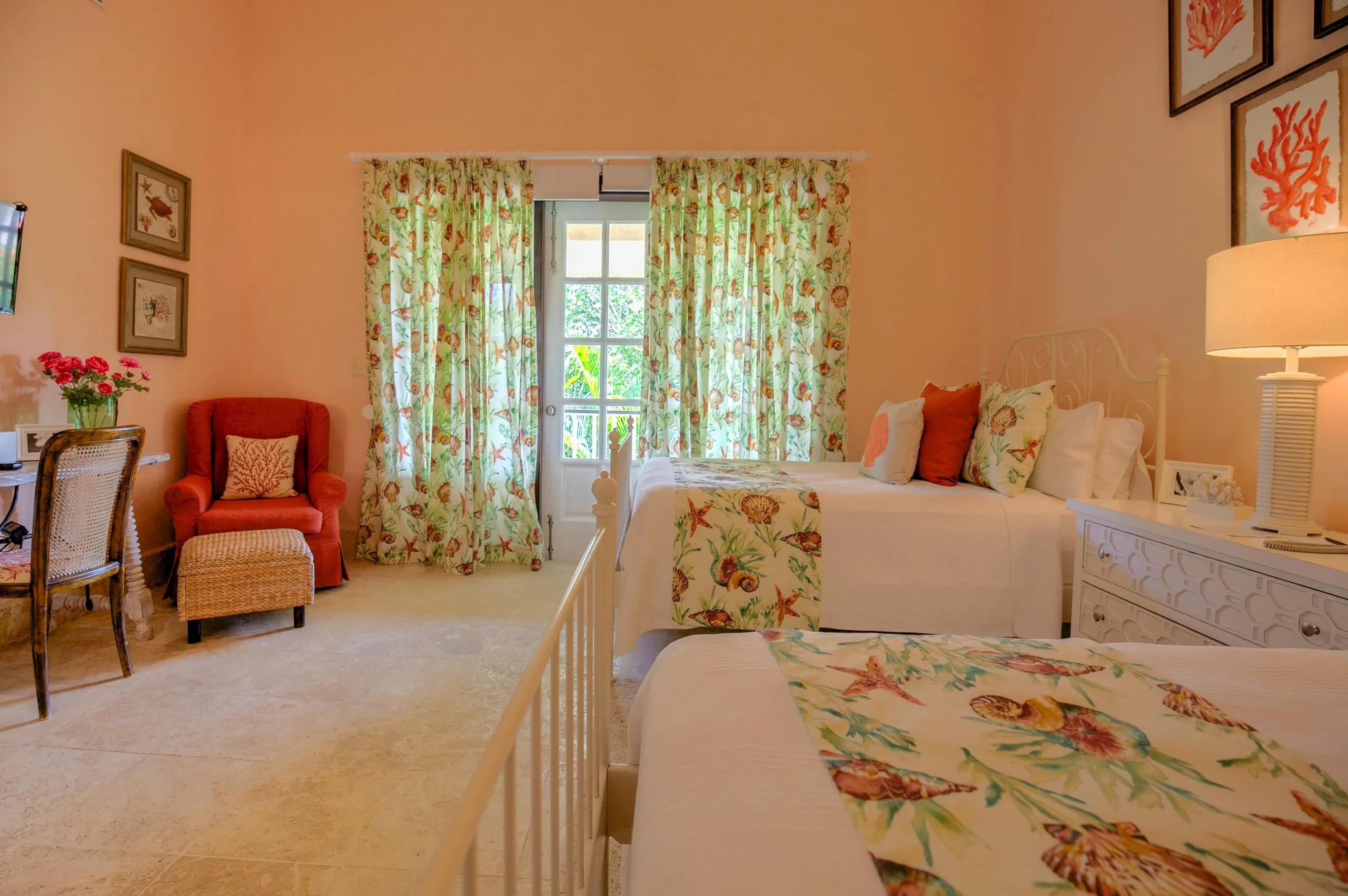 Unique Tropical Villa with Private Pool and Lush Surroundings — photograph 11