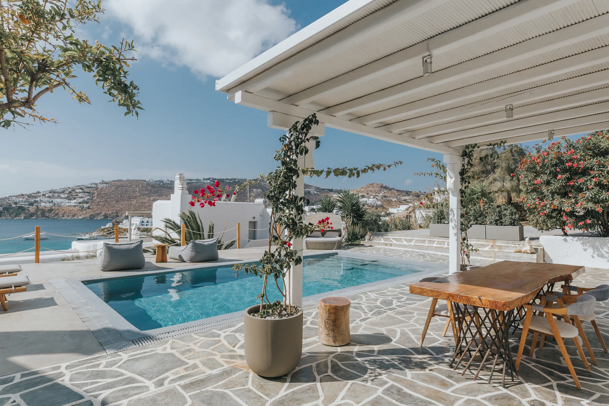 Sumptuous Sanctuary with Infinity Pool, Garden and Panoramic Vistas, Platis Gialos