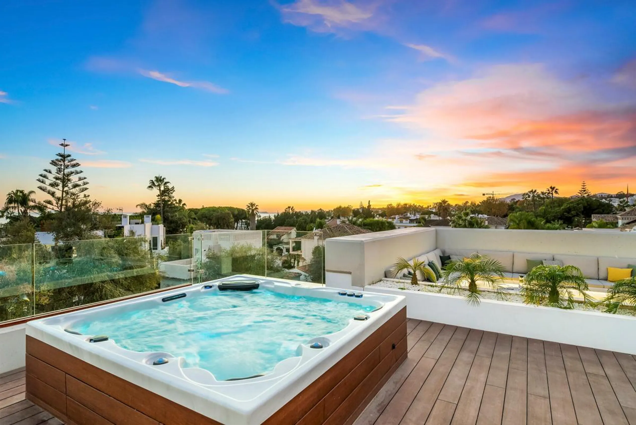 Opulent Modern Villa with Infinity Pool, Rooftop Terrace, and Stunning Views in Marbella — photograph 3