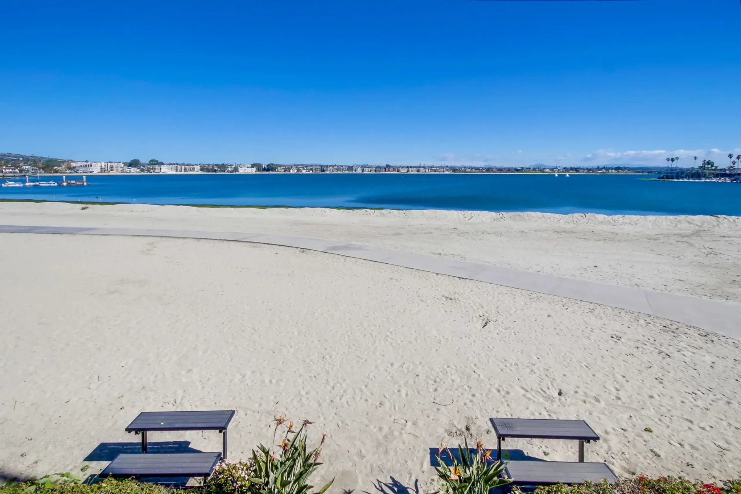 Resplendent Bay View Retreat with Walks to Beach — photograph 5