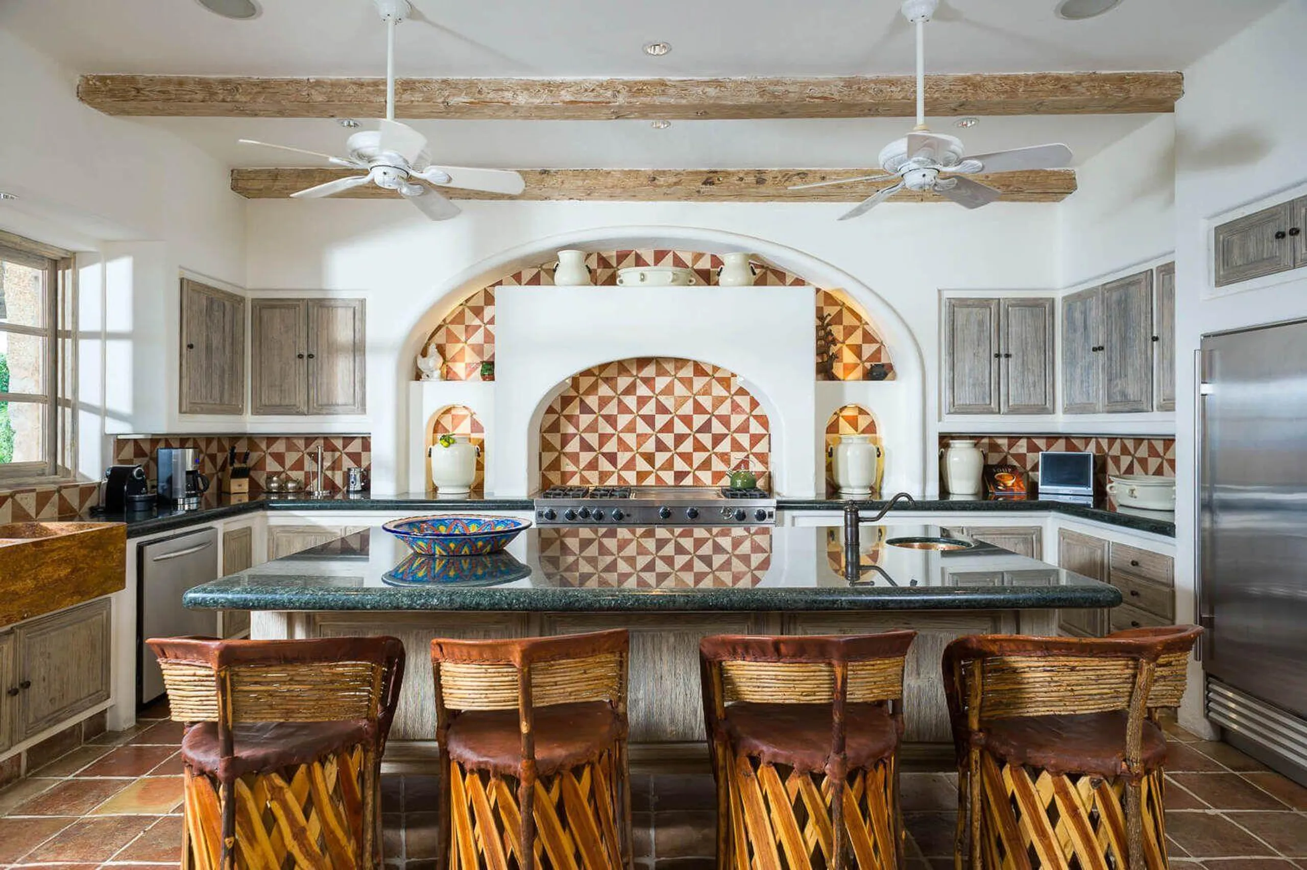 Beautiful Luxury Beachfront Grand Compound with Large Pool — photograph 12