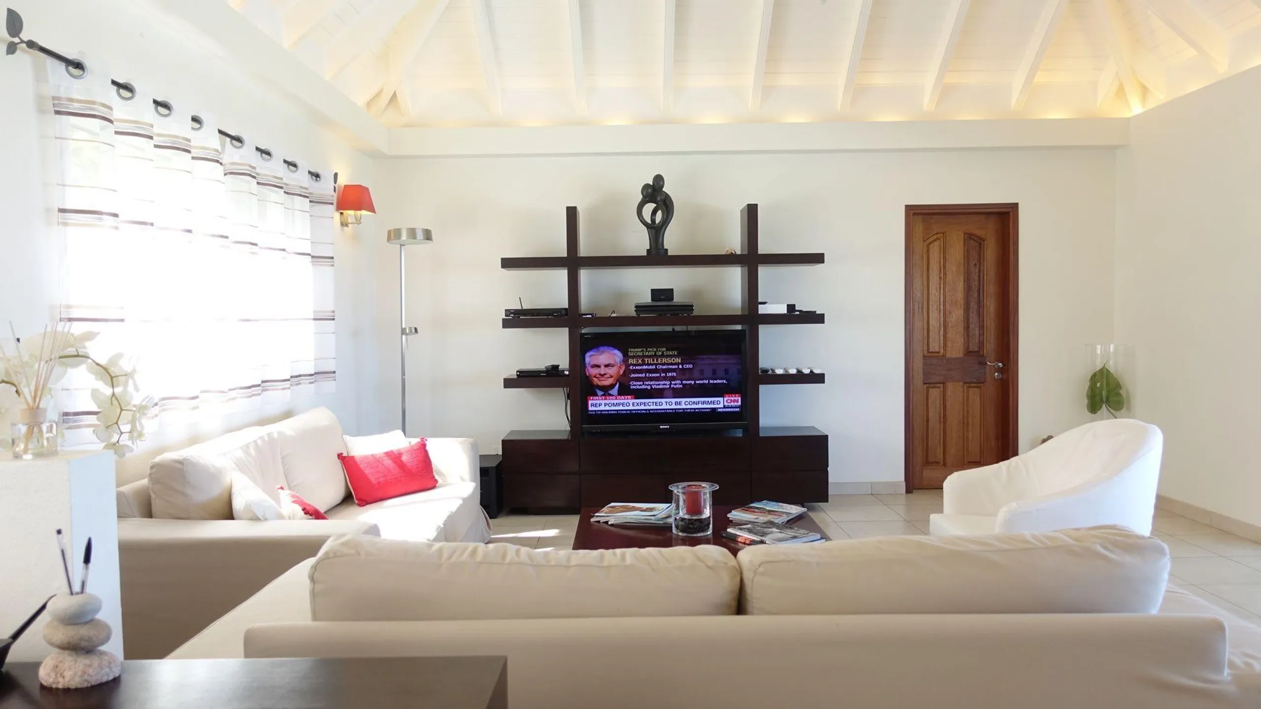 Deluxe 3 Bedroom Villa with Pool And Picturesque Sea Views — photograph 8