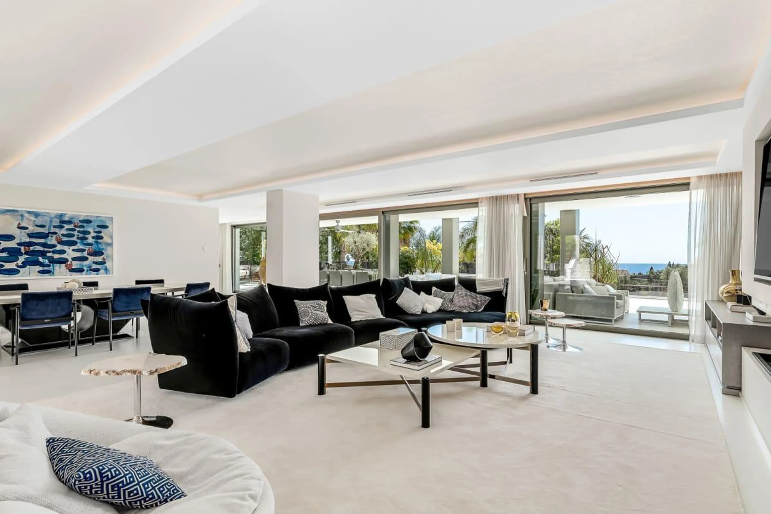 Serene Sea View Estate with Luxe Pool and Gorgeous Views — photograph 7
