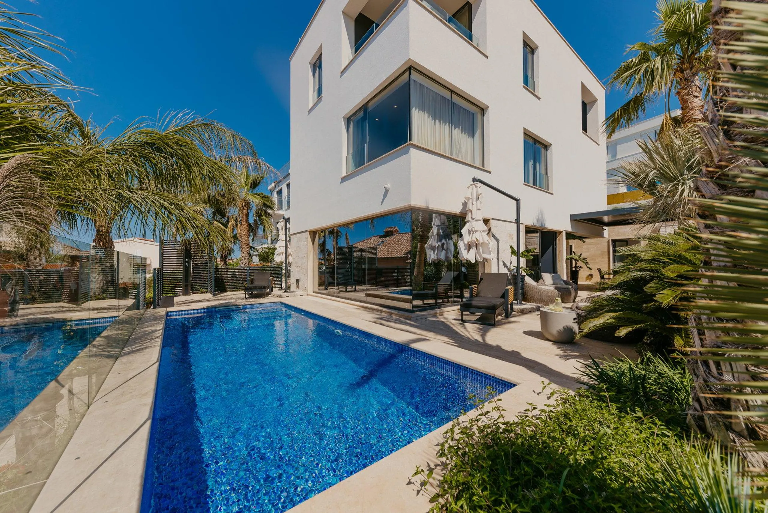 Exquisite Villa with Private Pool, Sauna, Jacuzzi and Enchanting Sea Views — photograph 4