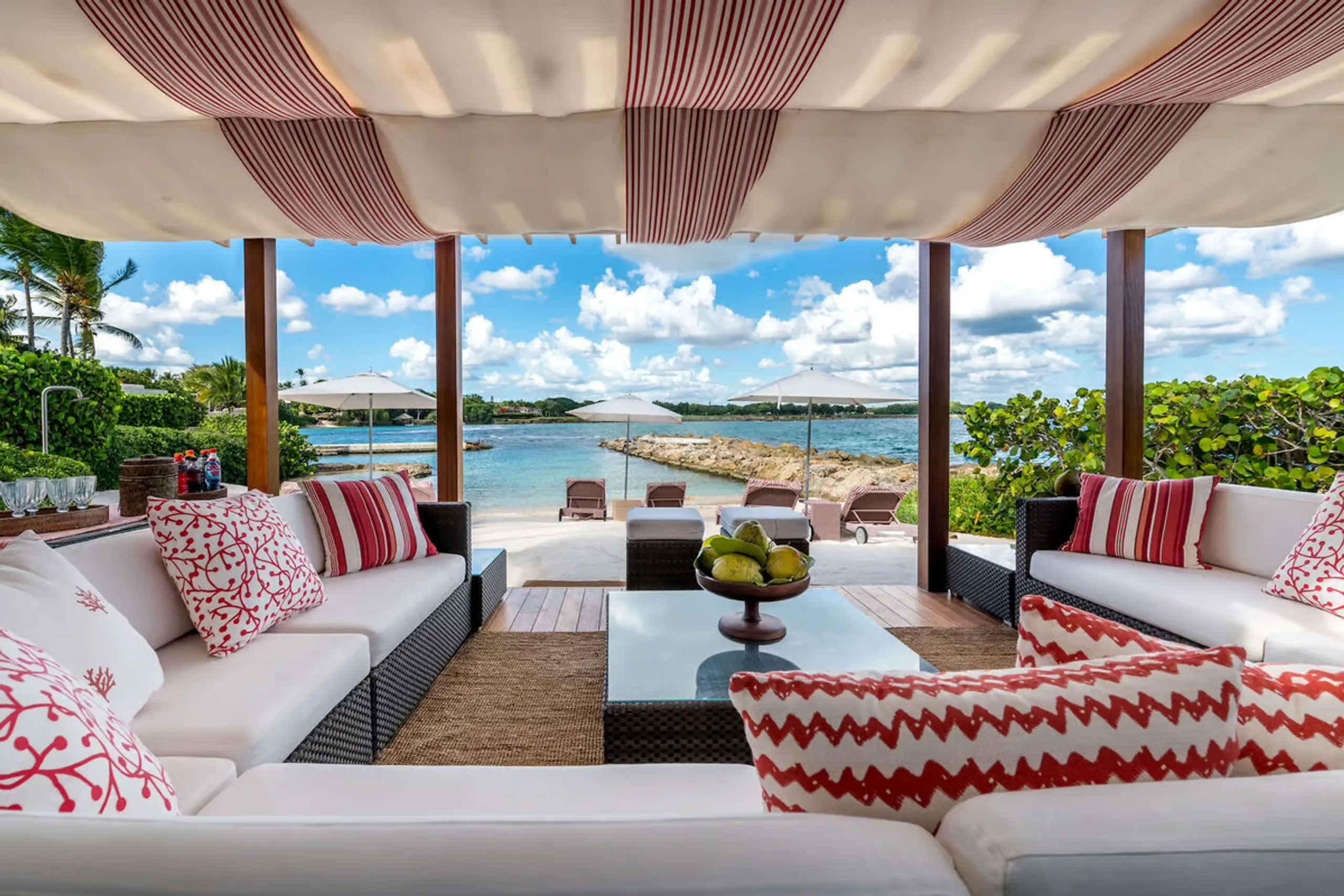 Luxurious Beachfront Estate in La Romana with Private Pool and Walks to Beach — photograph 7
