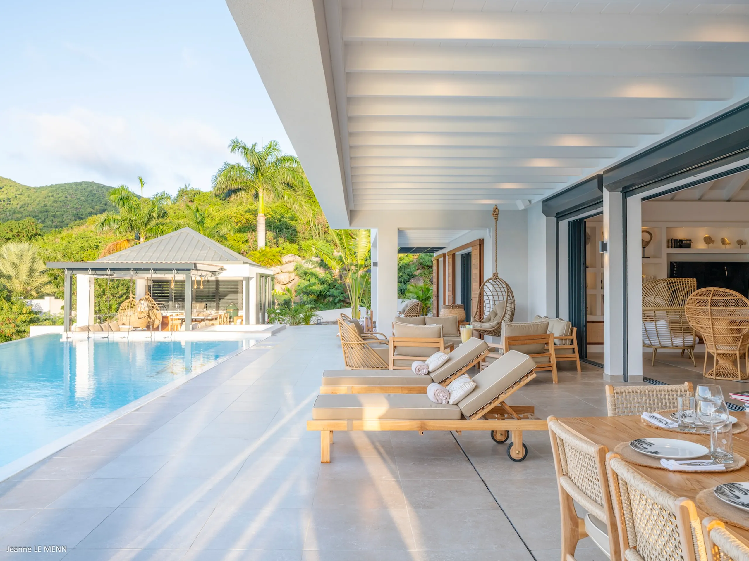 Refreshing 5 Bedroom Villa with Infinity Pool, and Ocean Views — photograph 4