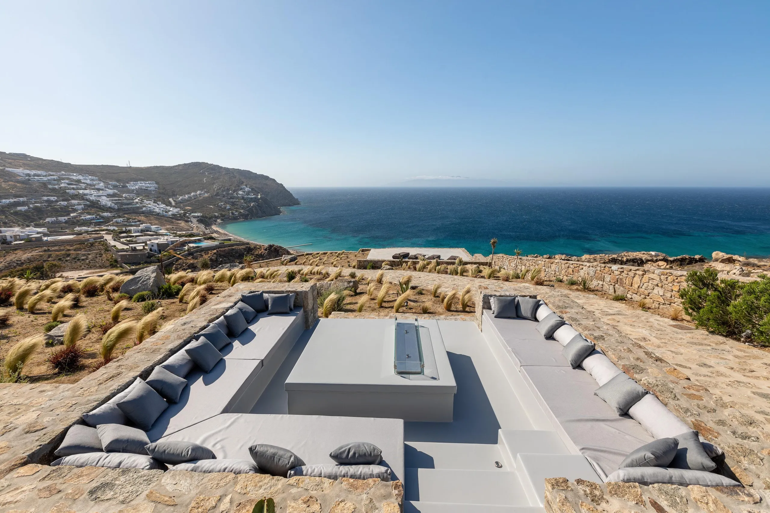 Luxury Mykonos Villa: Breathtaking Views, Modern Design, and Unparalleled Comfort — photograph 9