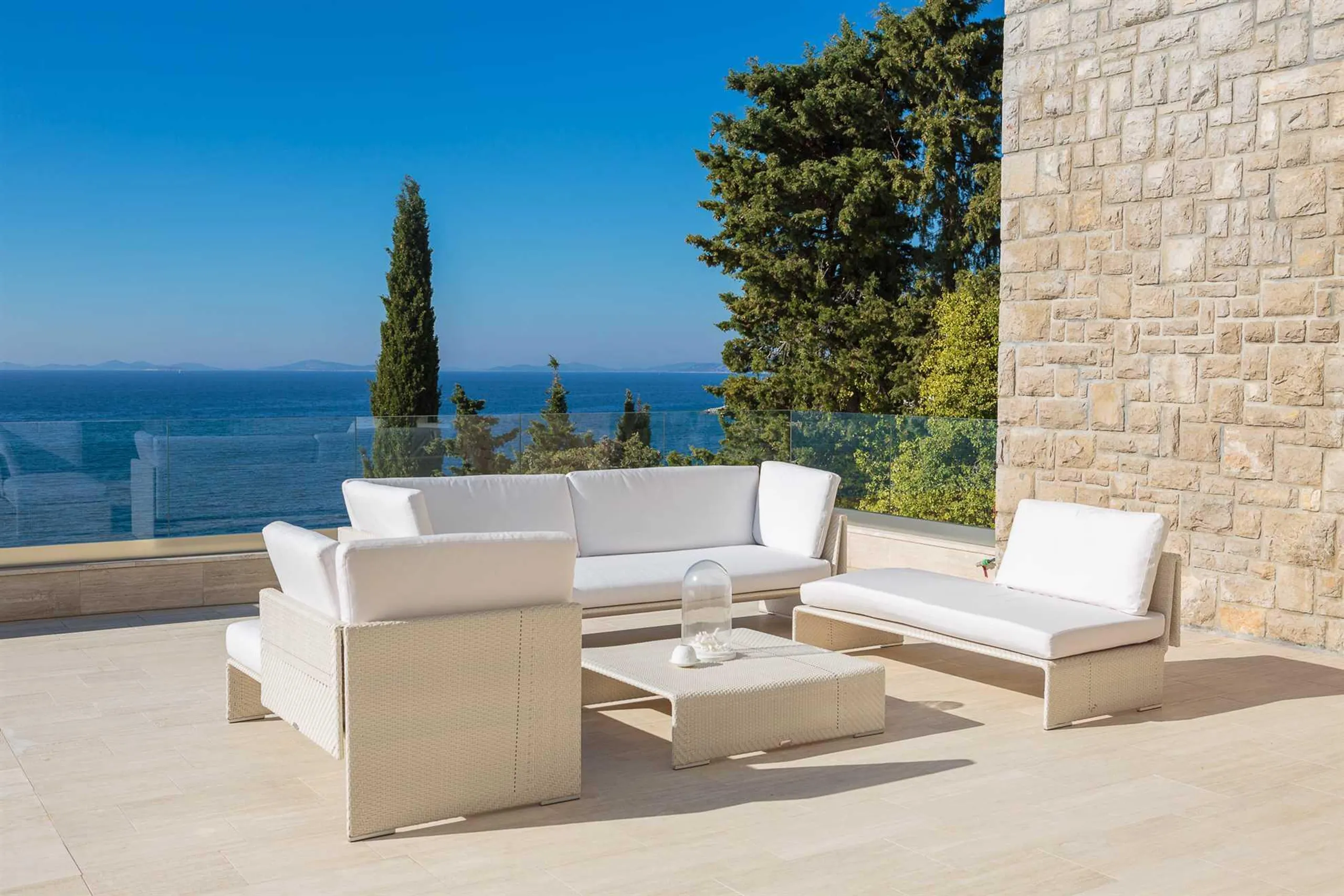 Elegantly Appointed Villa in the Center of Primošten with Large Private Swimming Pool, and Views of Mediterranean Greenery and Infinite Sea — photograph 8