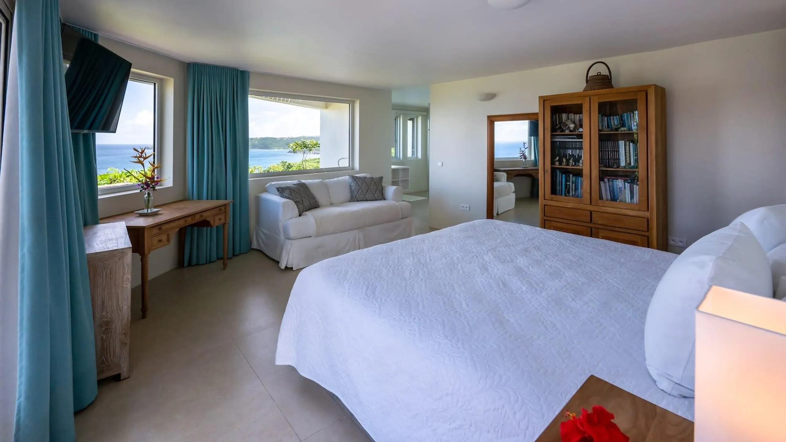 Splendorous Seafront Haven with Heated Pool and Panoramic Caribbean Views — photograph 10