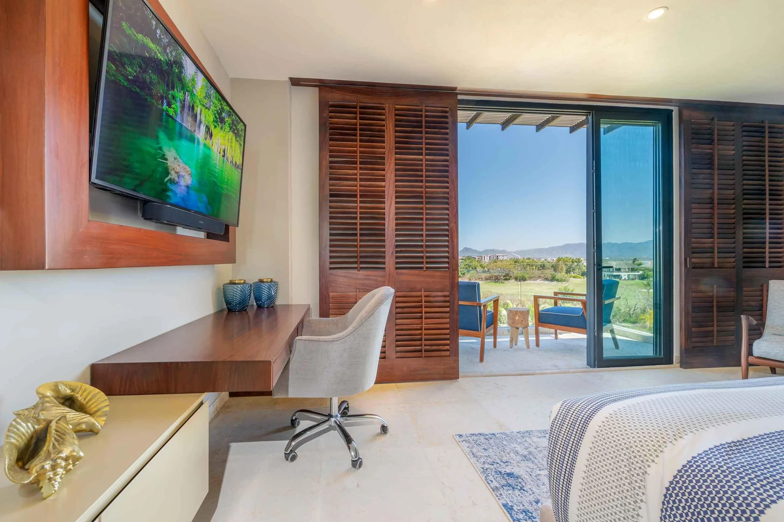 Luxury Villa with Panoramic Ocean and Island Views — photograph 11