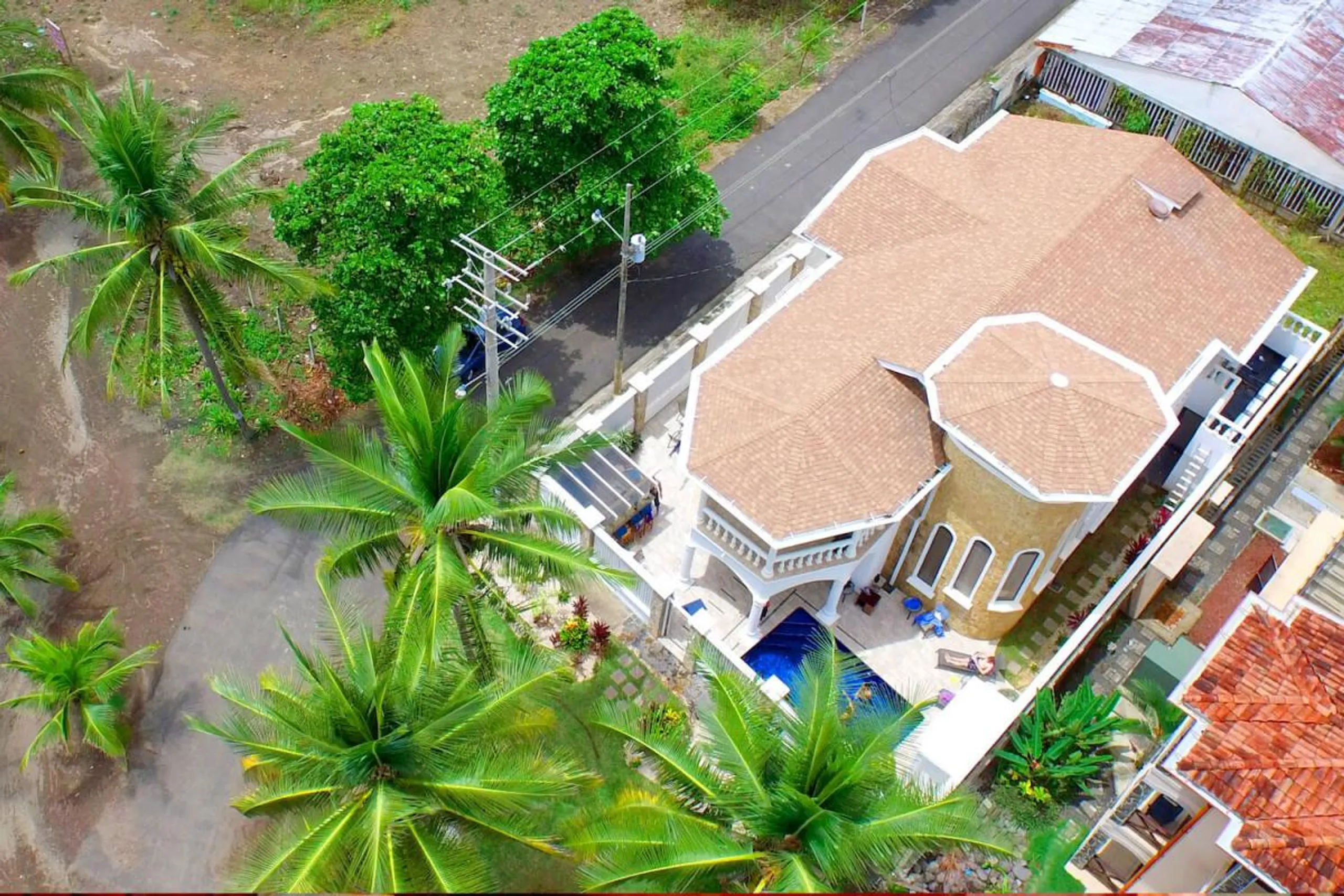 Deluxe Beachfront Nine Bedroom Villa with Private Pool and Ocean View — photograph 6