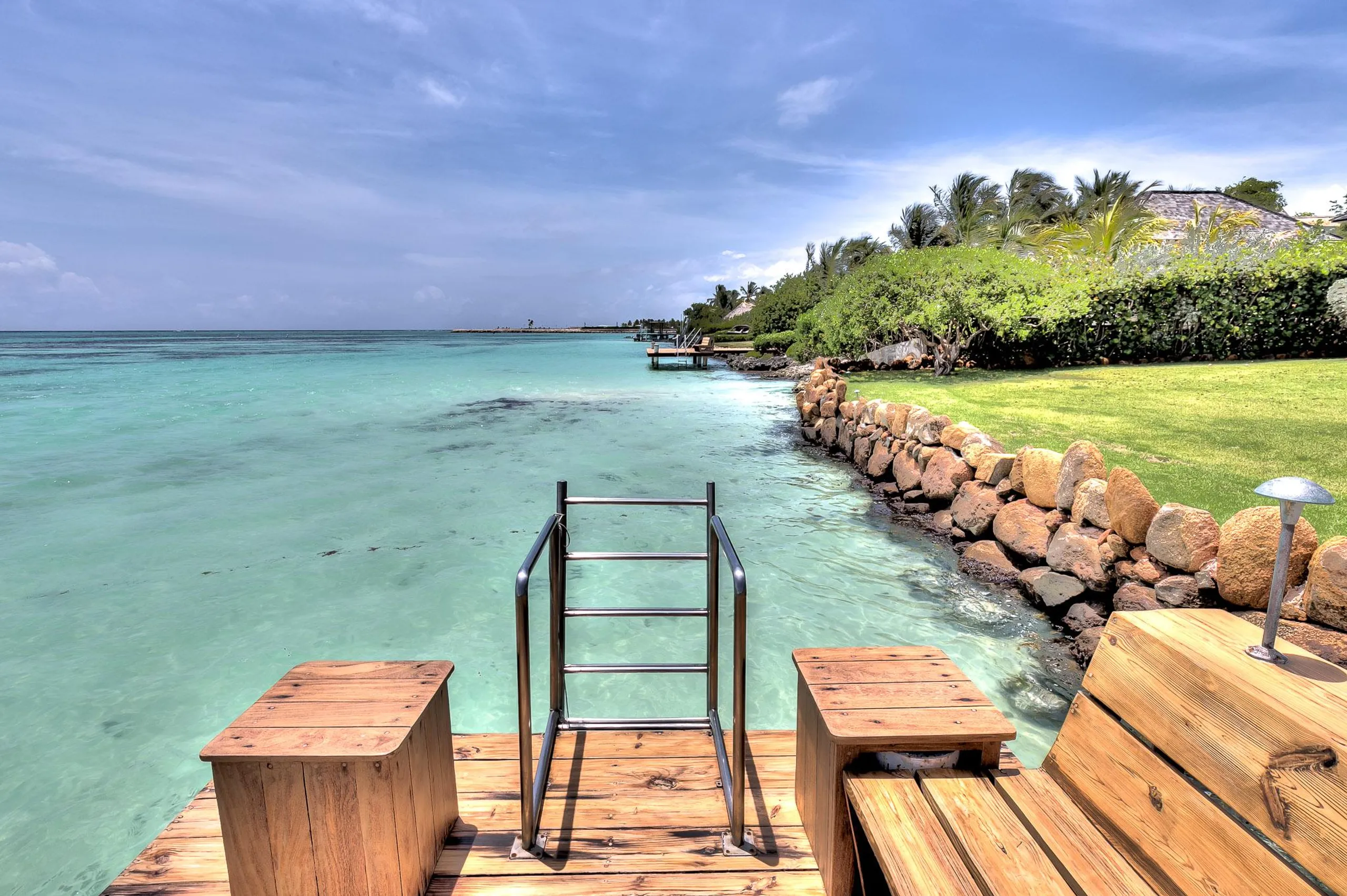 Punta Cana Waterfront Villa with Private Pool and Resort Amenities — photograph 5