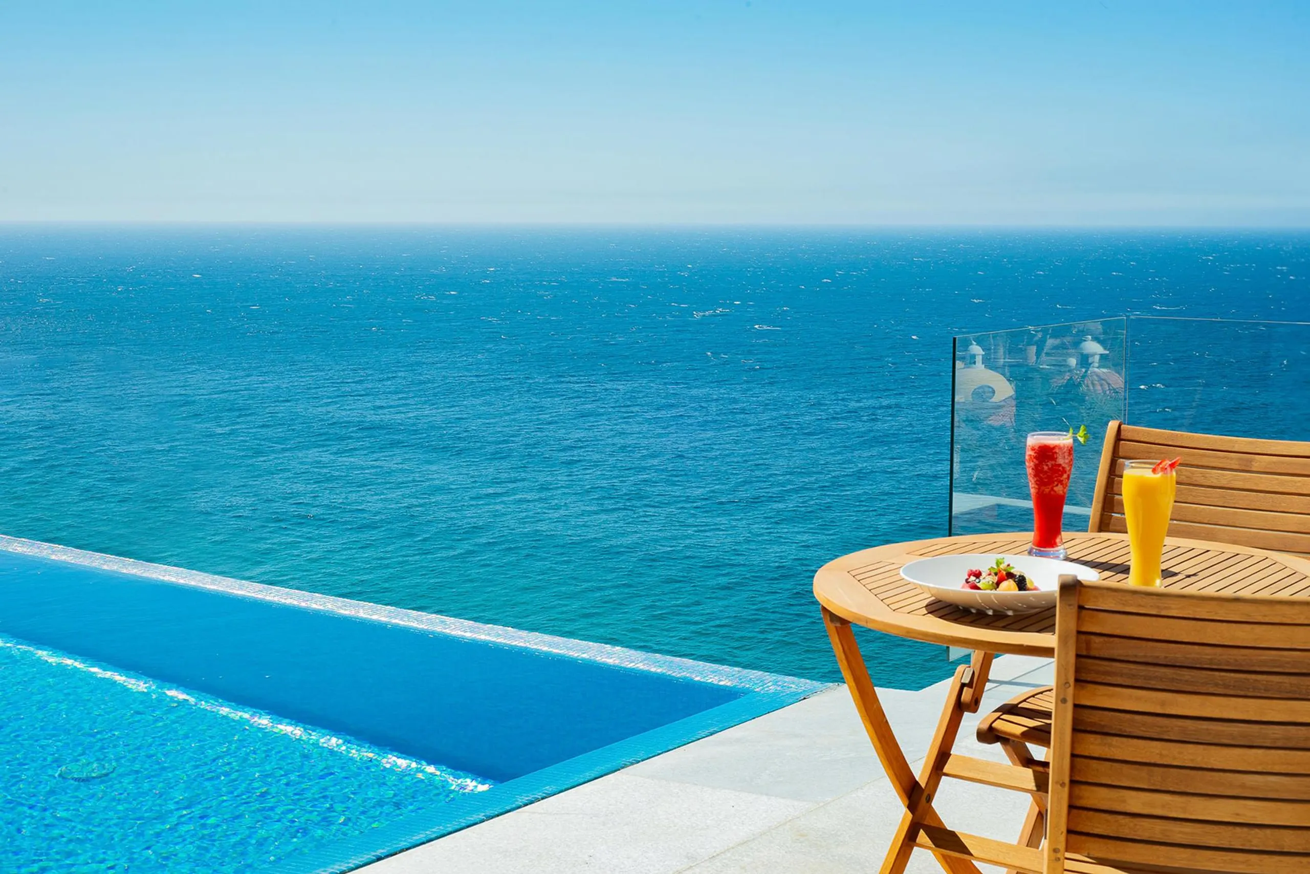 Contemporary Hillside Pedregal Estate with Infinity Pool and Ocean Views — photograph 5