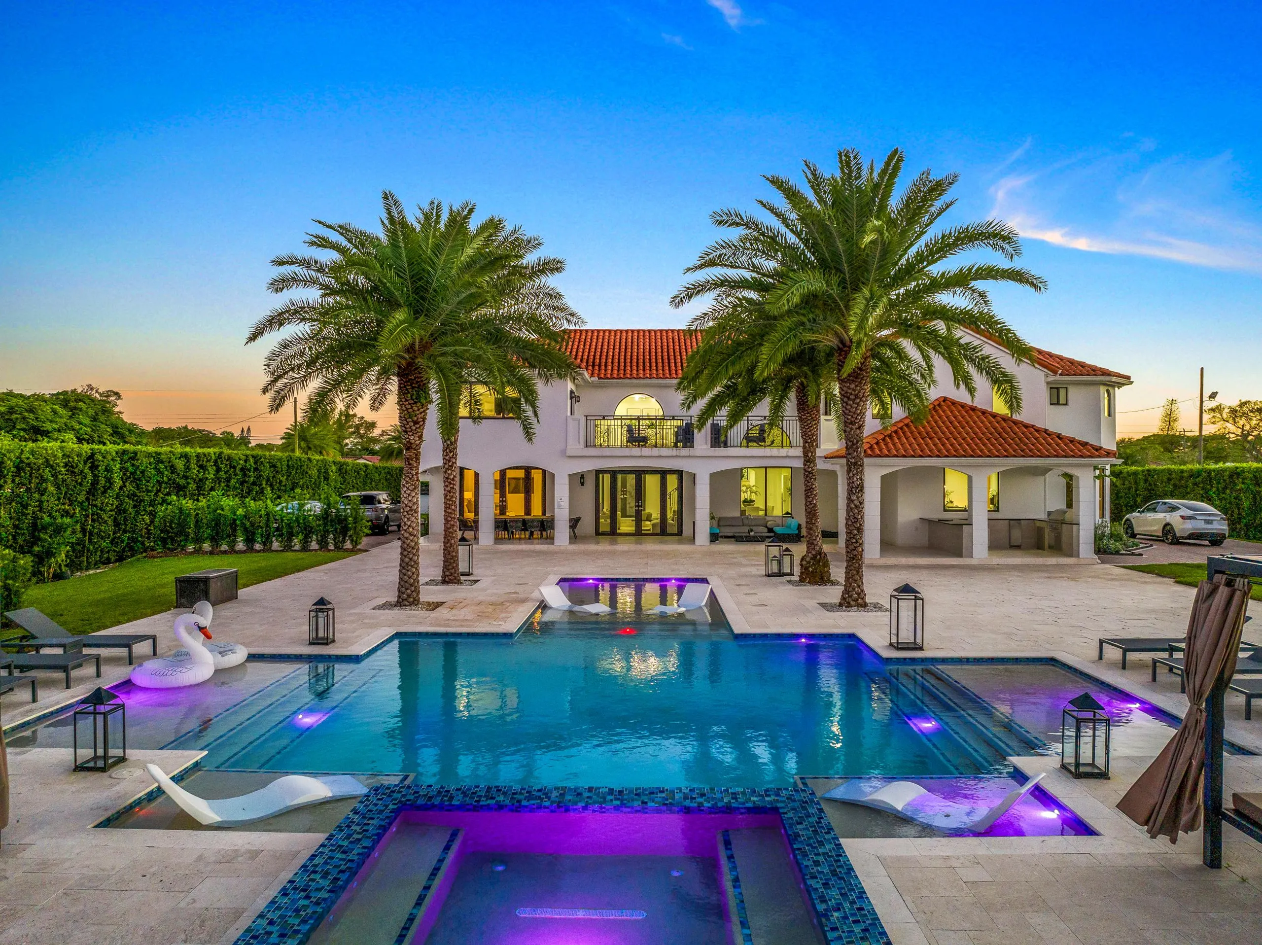 Magnificent 7-Bedroom Estate with Resort-Inspired Amenities, Miami