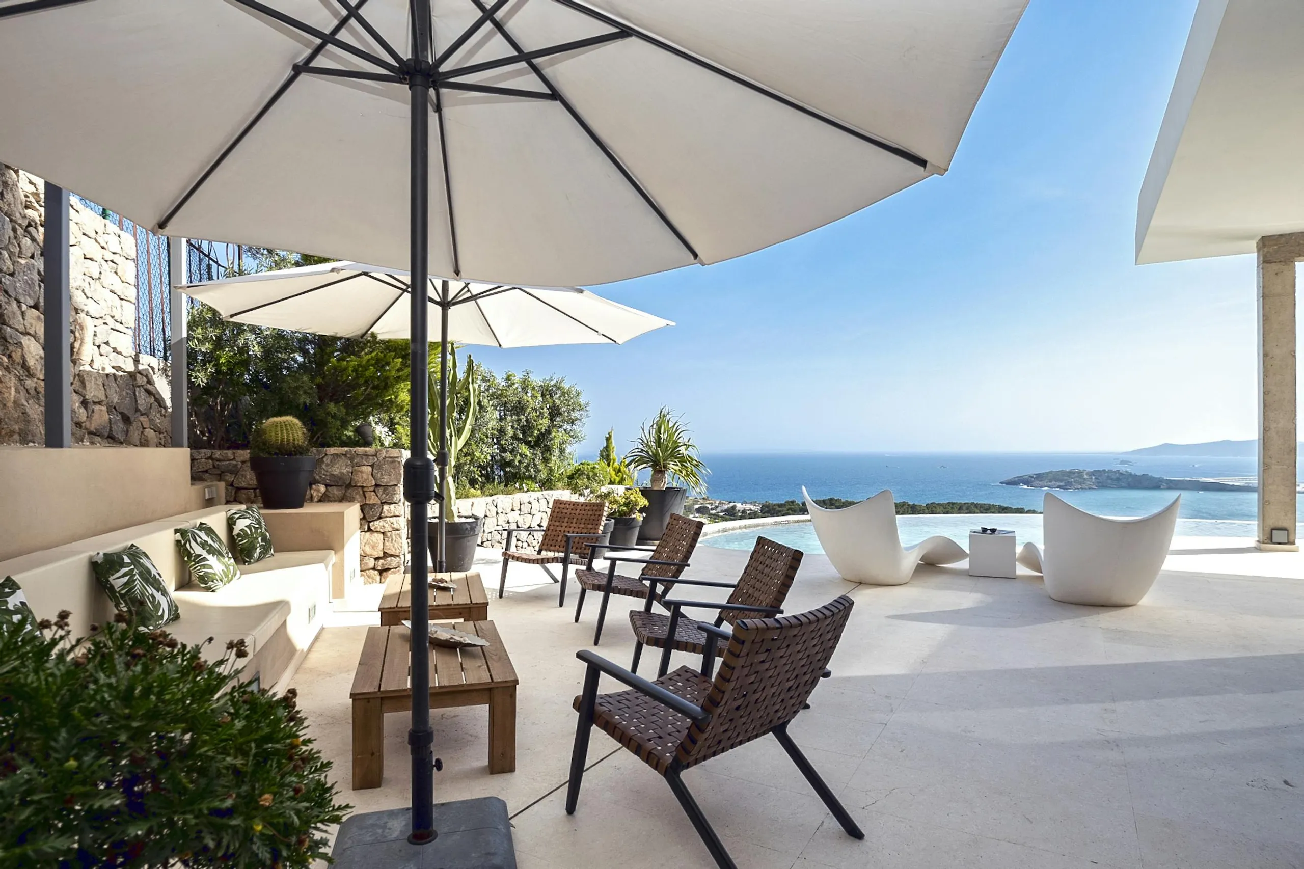 Stylish Seaview Villa in Ibiza with Infinity Pool and Sun Deck — photograph 4