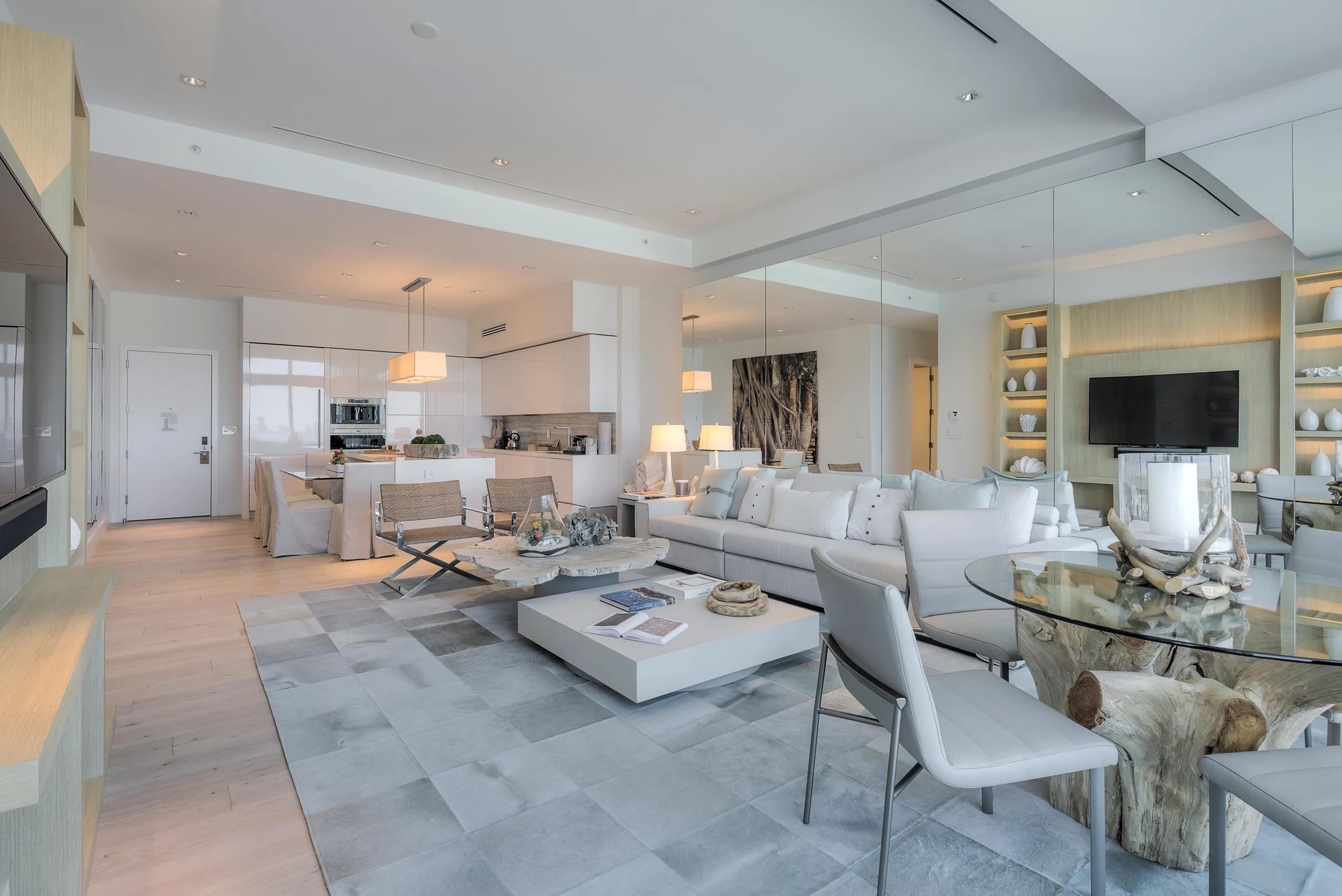 Miami Elegance Heights Penthouse with City Views — photograph 11