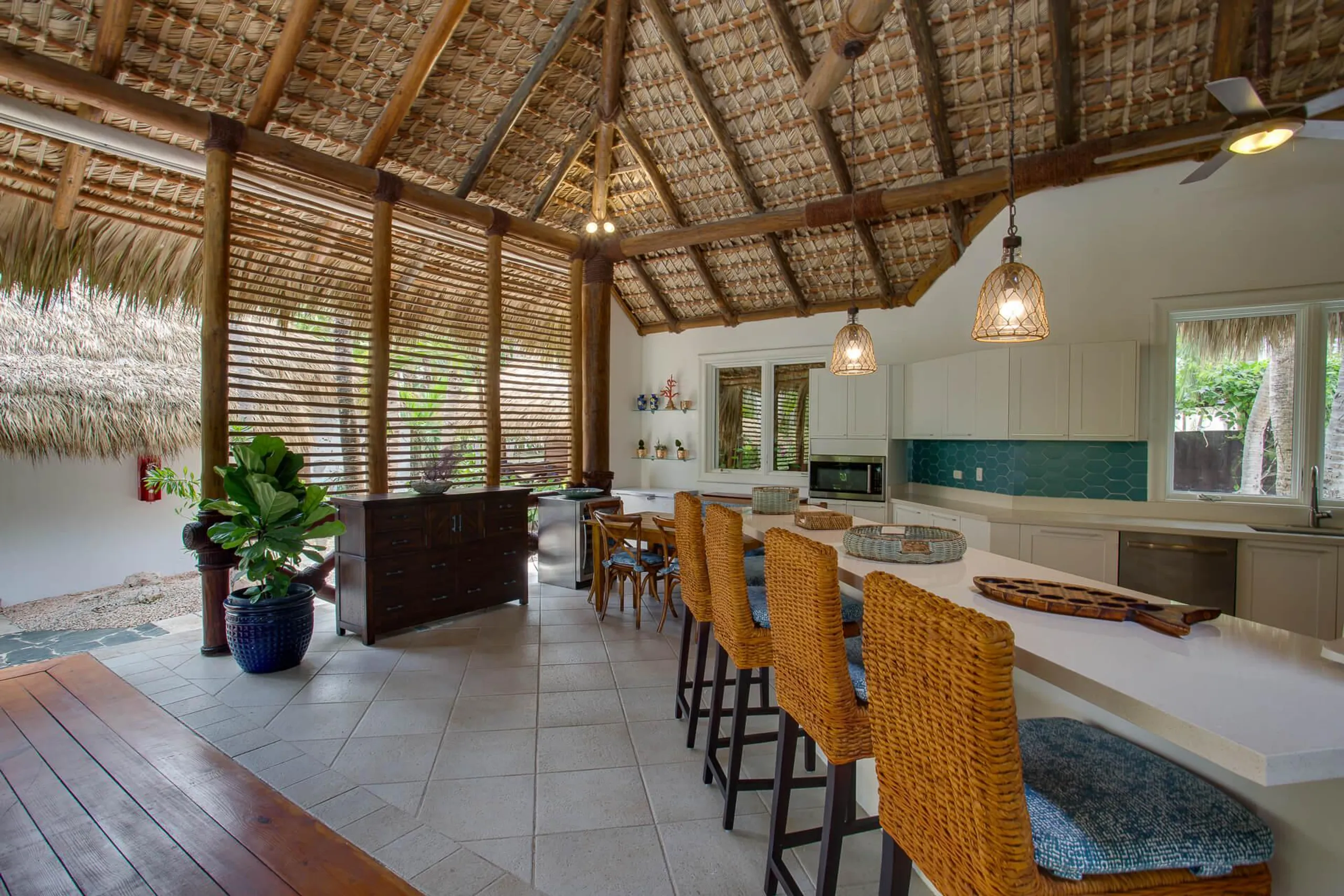 Refined Boutique Villa with Pool, Golf Views, and Beach Club Acces — photograph 12