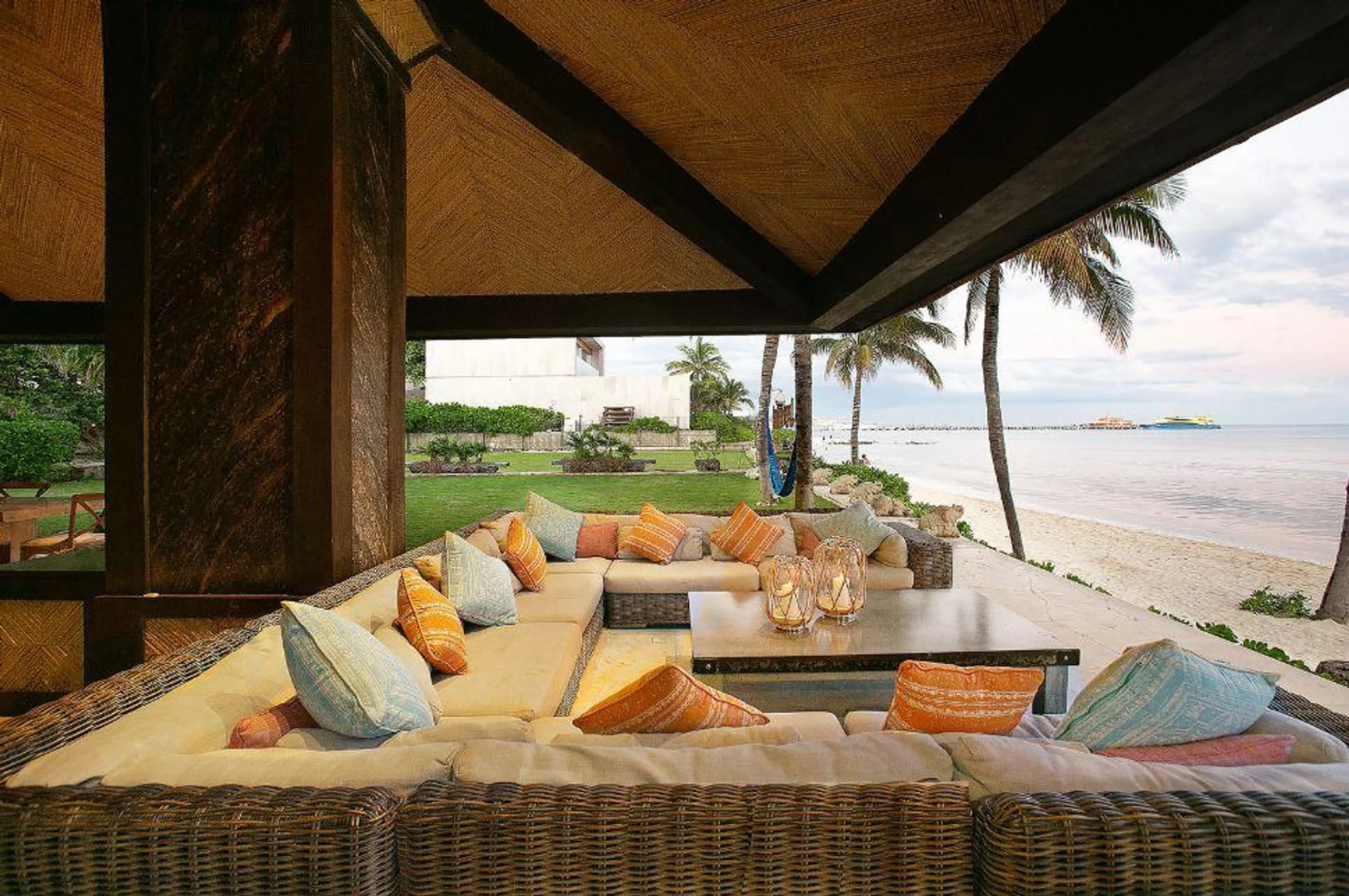 Upscale Beach Front Playacar Villa with Private Pool and Ocean Views — photograph 8