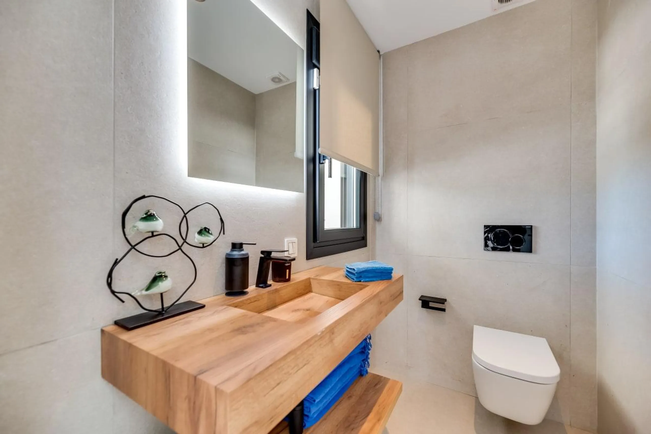 Contemporary Modern Estate with Private Pool and Breathtaking Panoramic Views — photograph 10