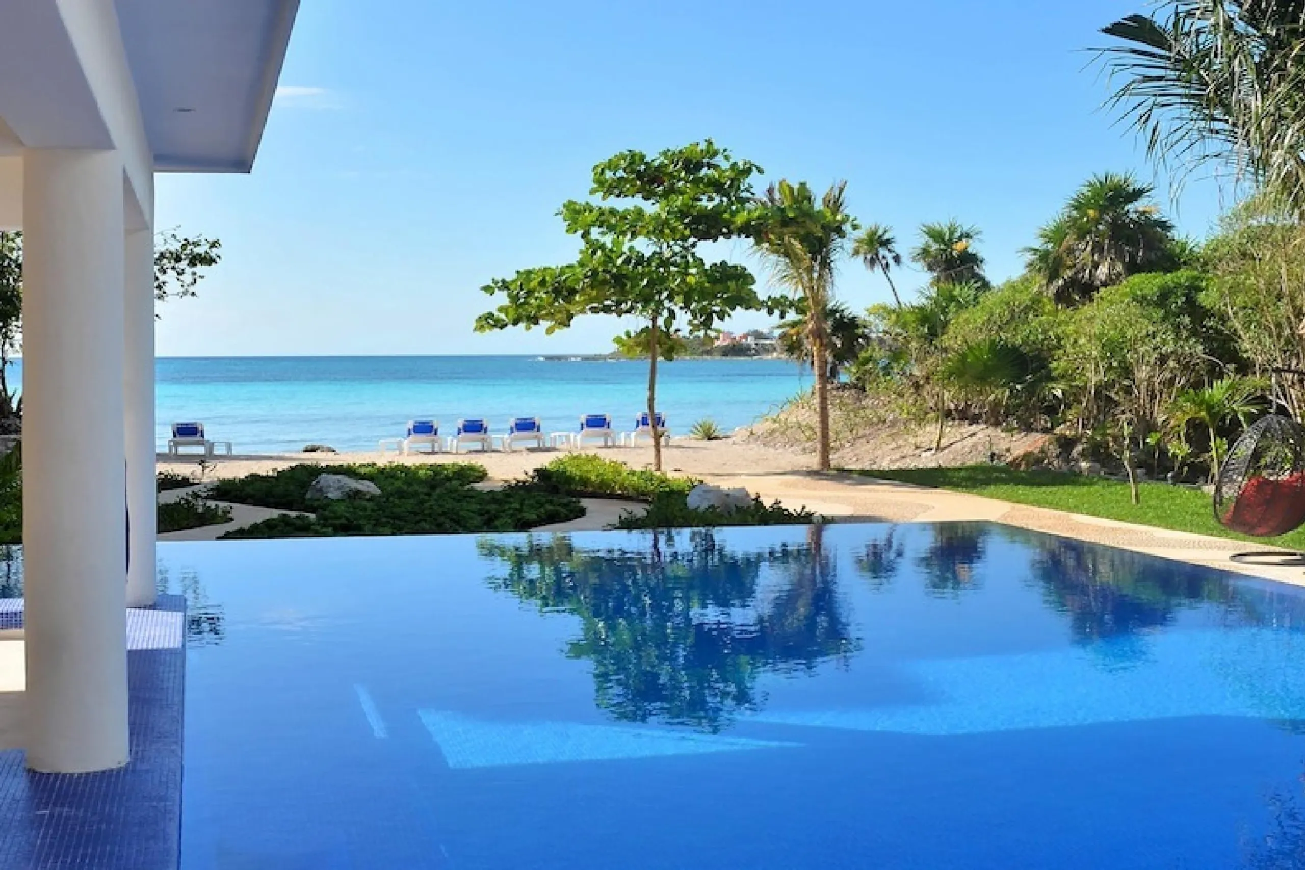 Akumal's  Exclusive Tropical Retreat with Oceanfront Pool Villa — photograph 5