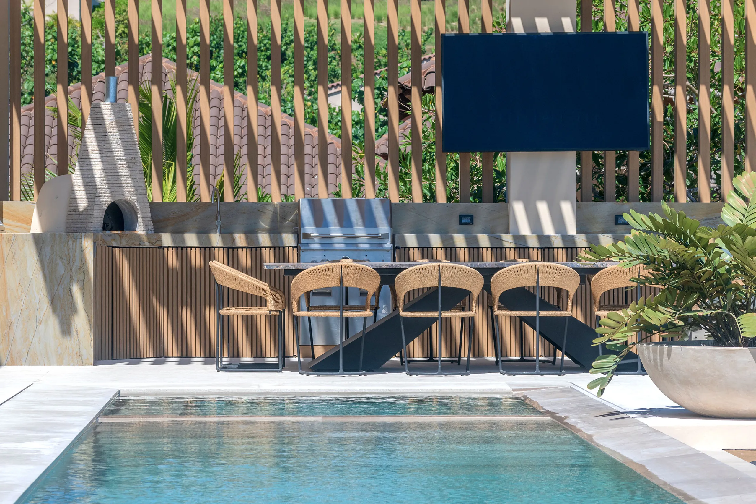 Majestic Oceanview Kupuri Estate with Infinity Pool, Golf Simulator, and Sauna with Ocean Views — photograph 7