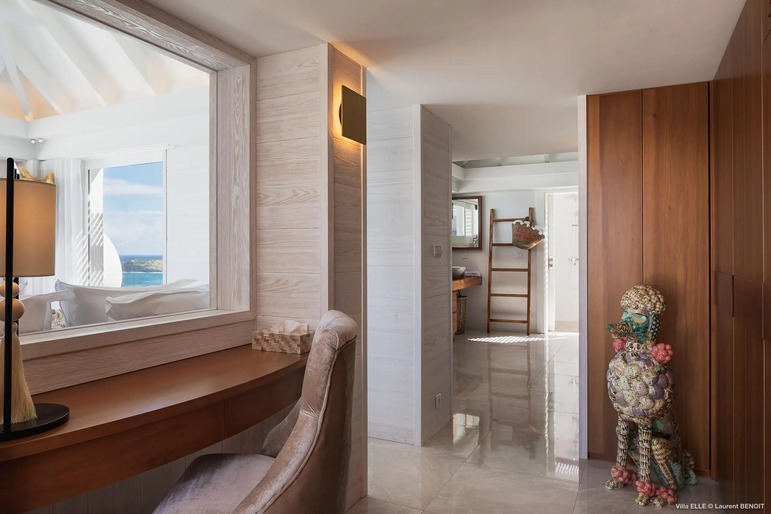 Oceanfront Paradise Estate with Private Pool and Jacuzzi — photograph 12