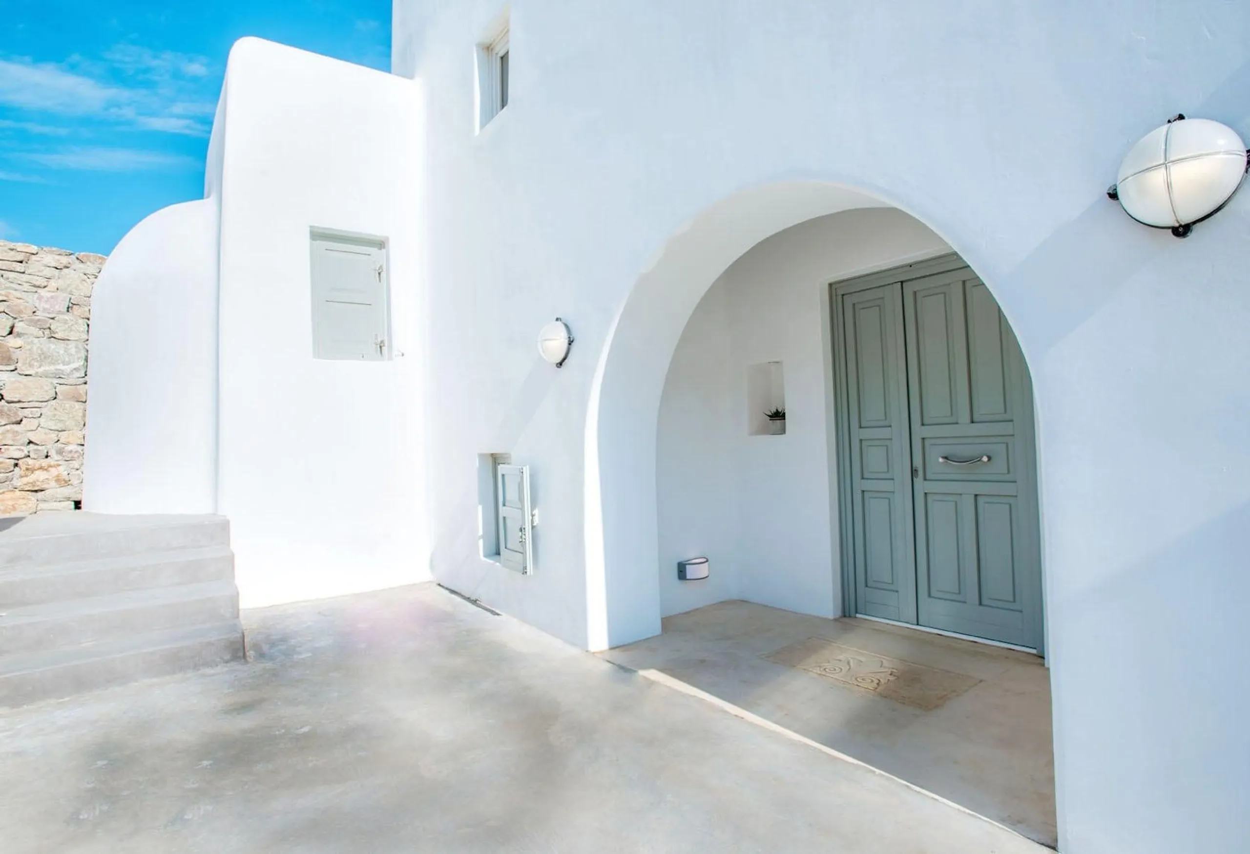 Sophisticated Mykonos Estate with Blue Water Pool — photograph 10