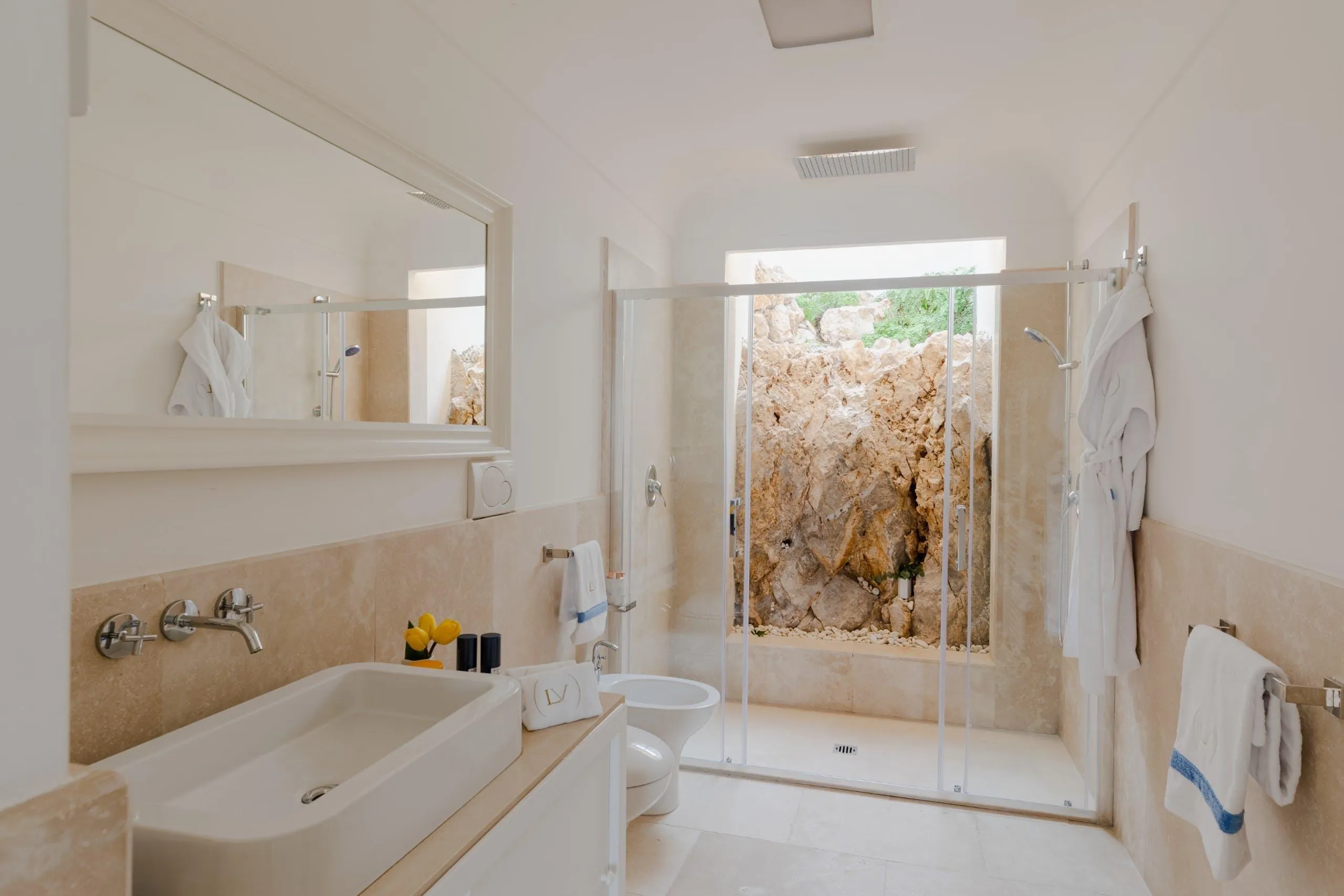 Stylish Seaview Villa with Private Pool and Garden Grounds — photograph 12
