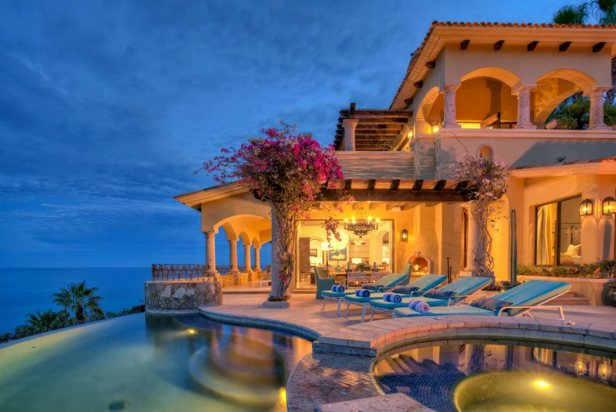 Elegant Oceanfront Villa in Los Cabos: Private Pool, Chef, & Golf Access, Cabo San Lucas