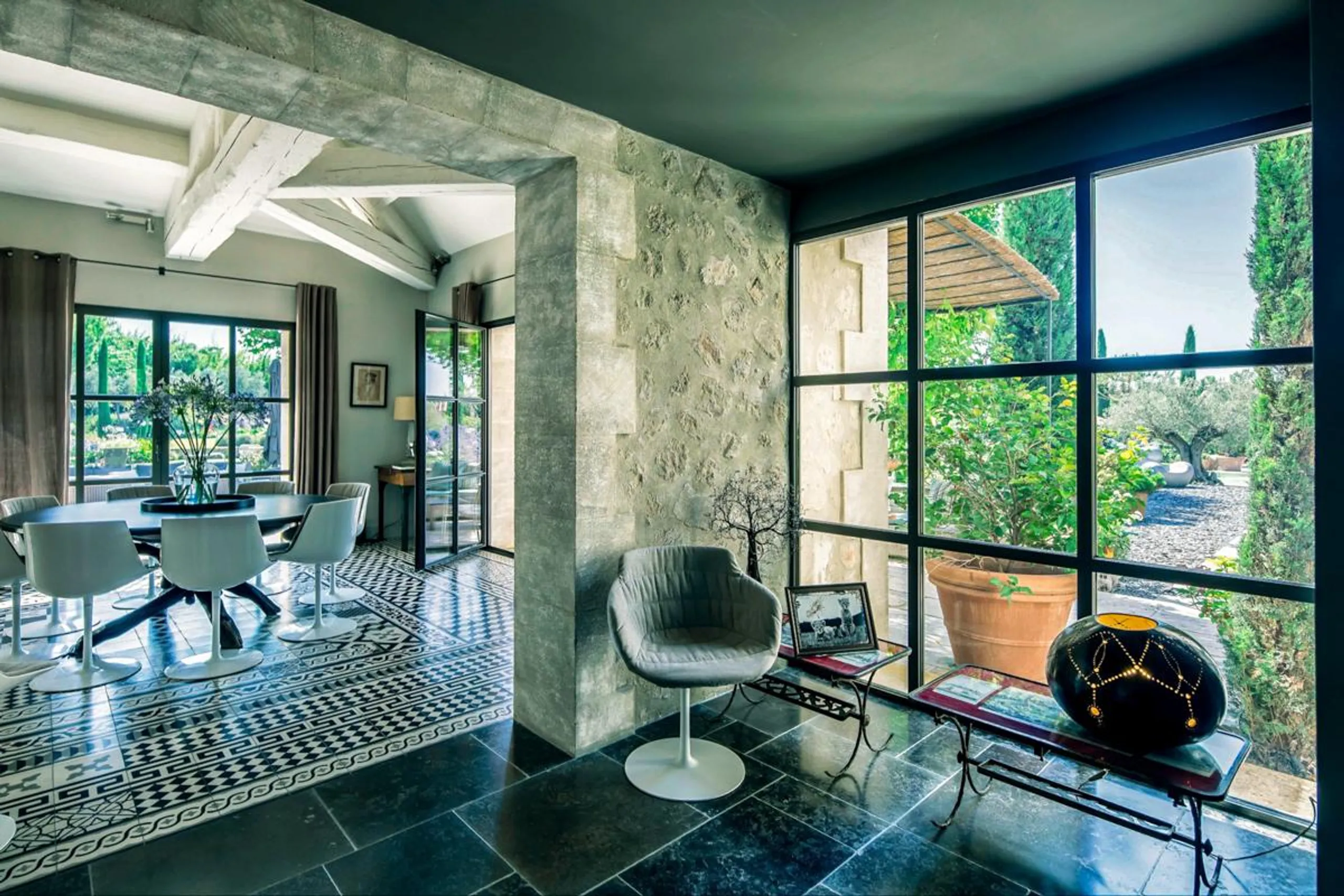 Relaxing Modern Villa with Private Pool and Garden — photograph 8