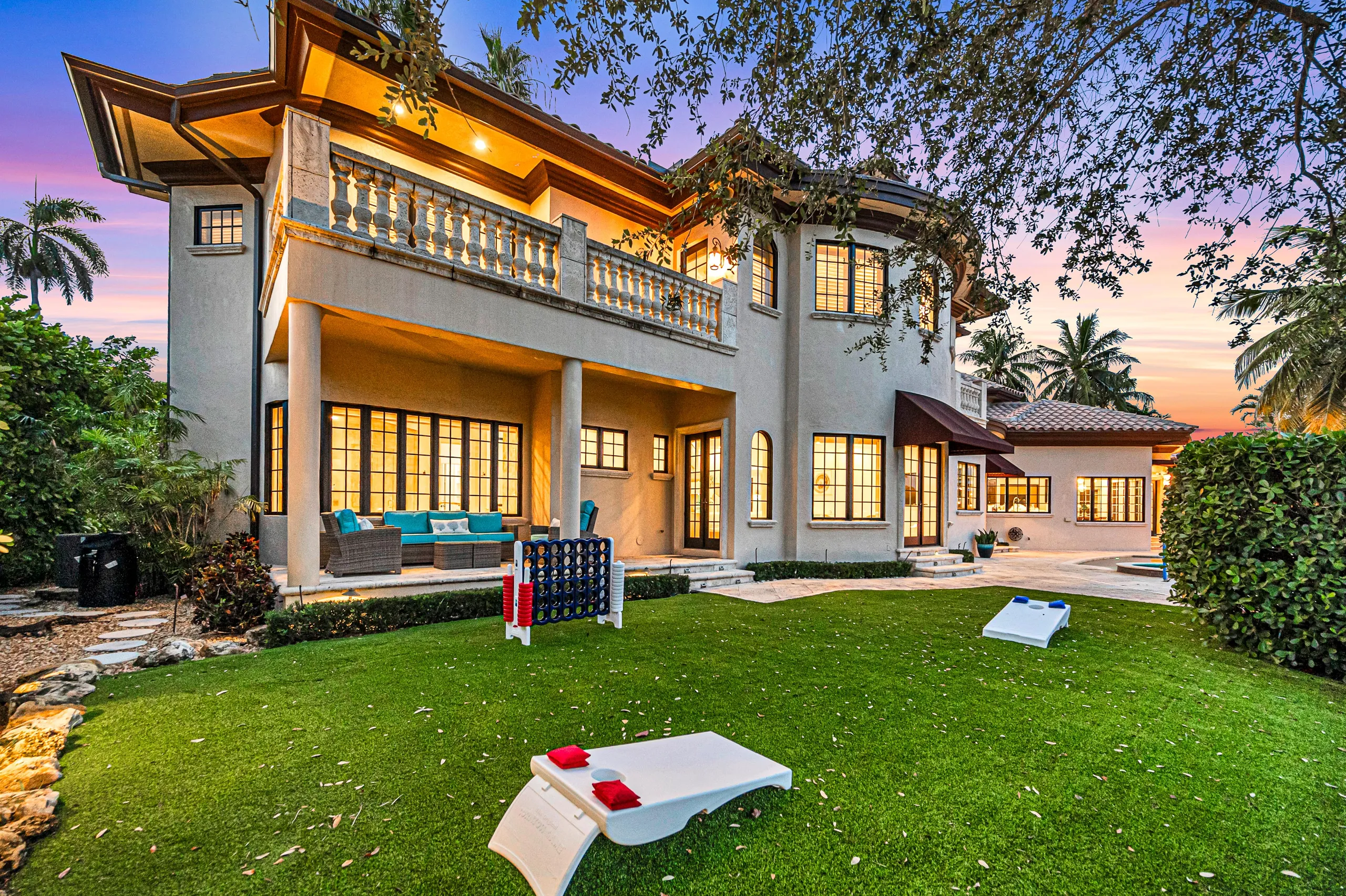 Majestic Waterfront Villa with Heated Pool, Canal View & Access — photograph 2