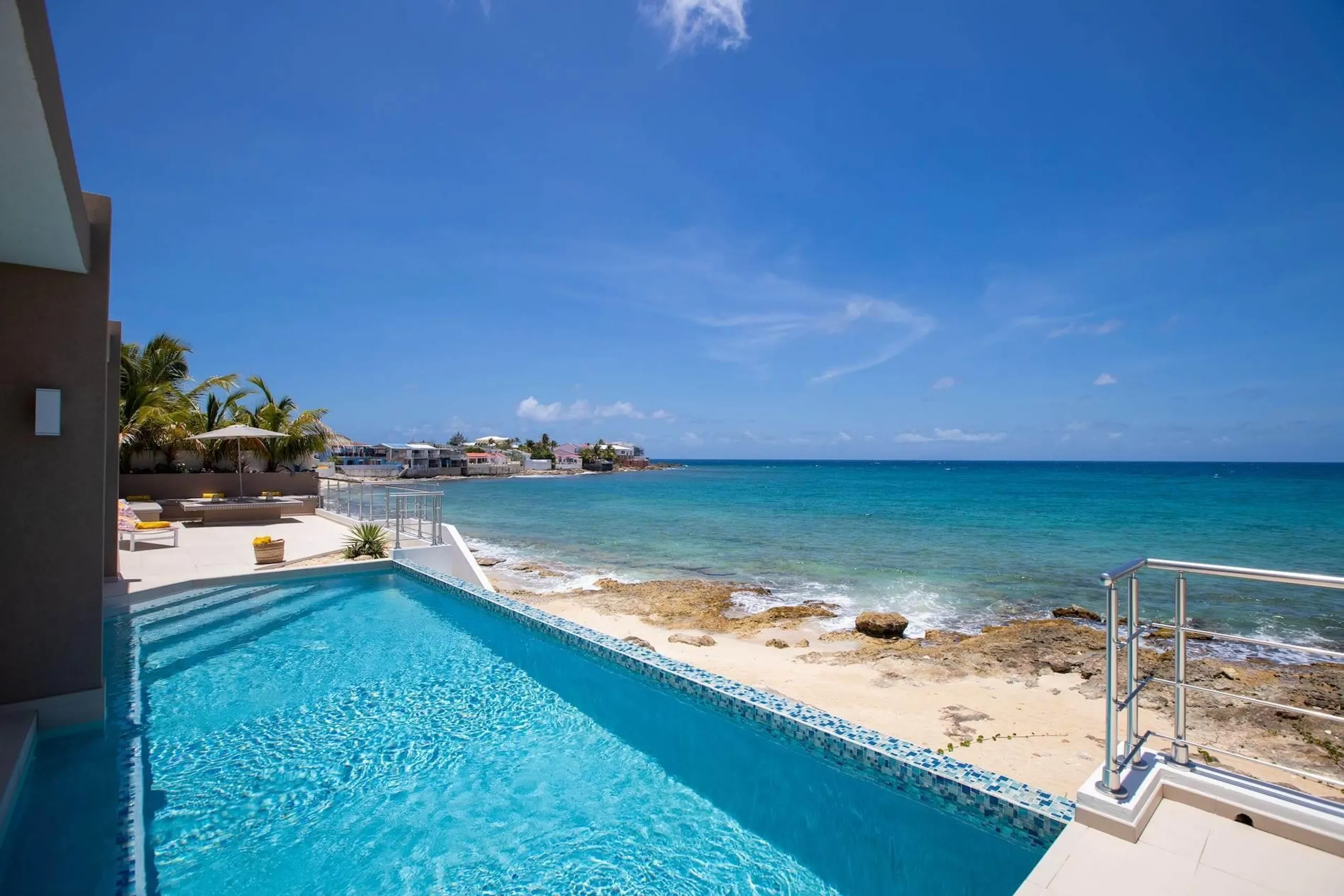 Luxury Beacon Hill Villa with Stunning Sea Views and Private Pool — photograph 2