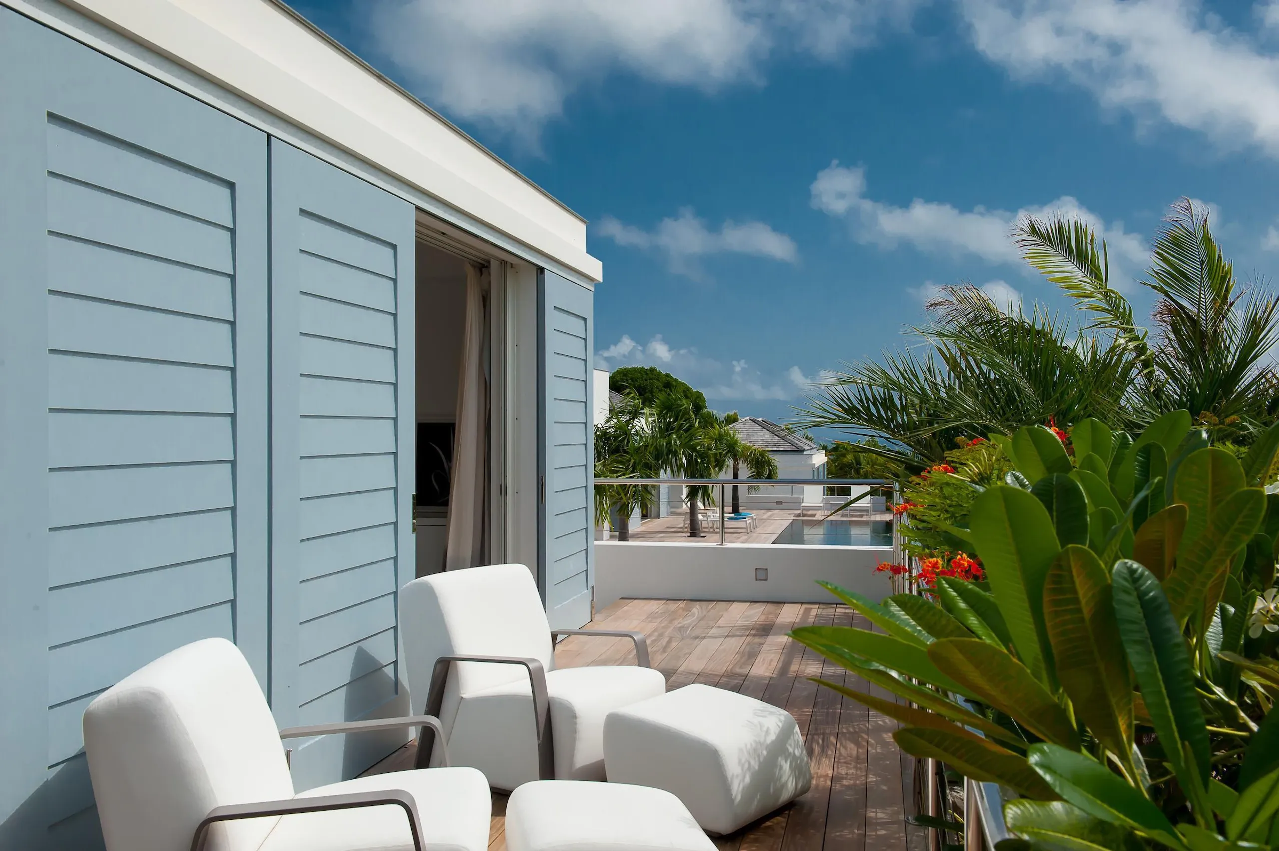 Exquisite Seaside Villa with Private Pool and Home Gym — photograph 8