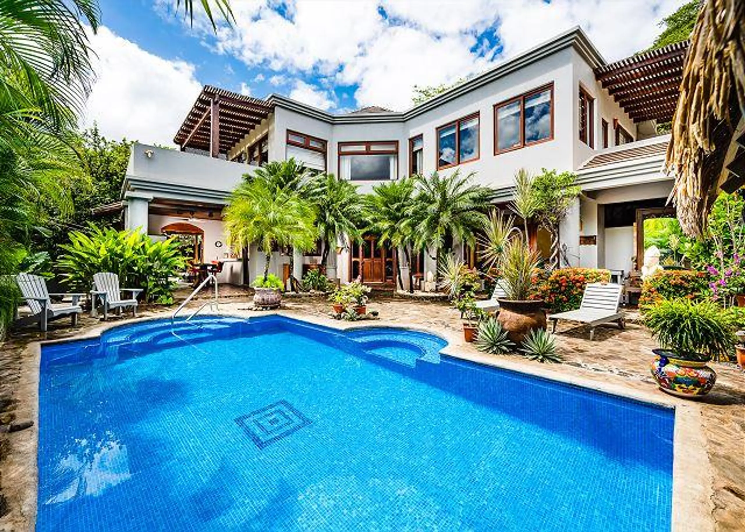 Tropical Luxury Villa with Private Pool, Beach Access and Lush Grounds, Tamarindo