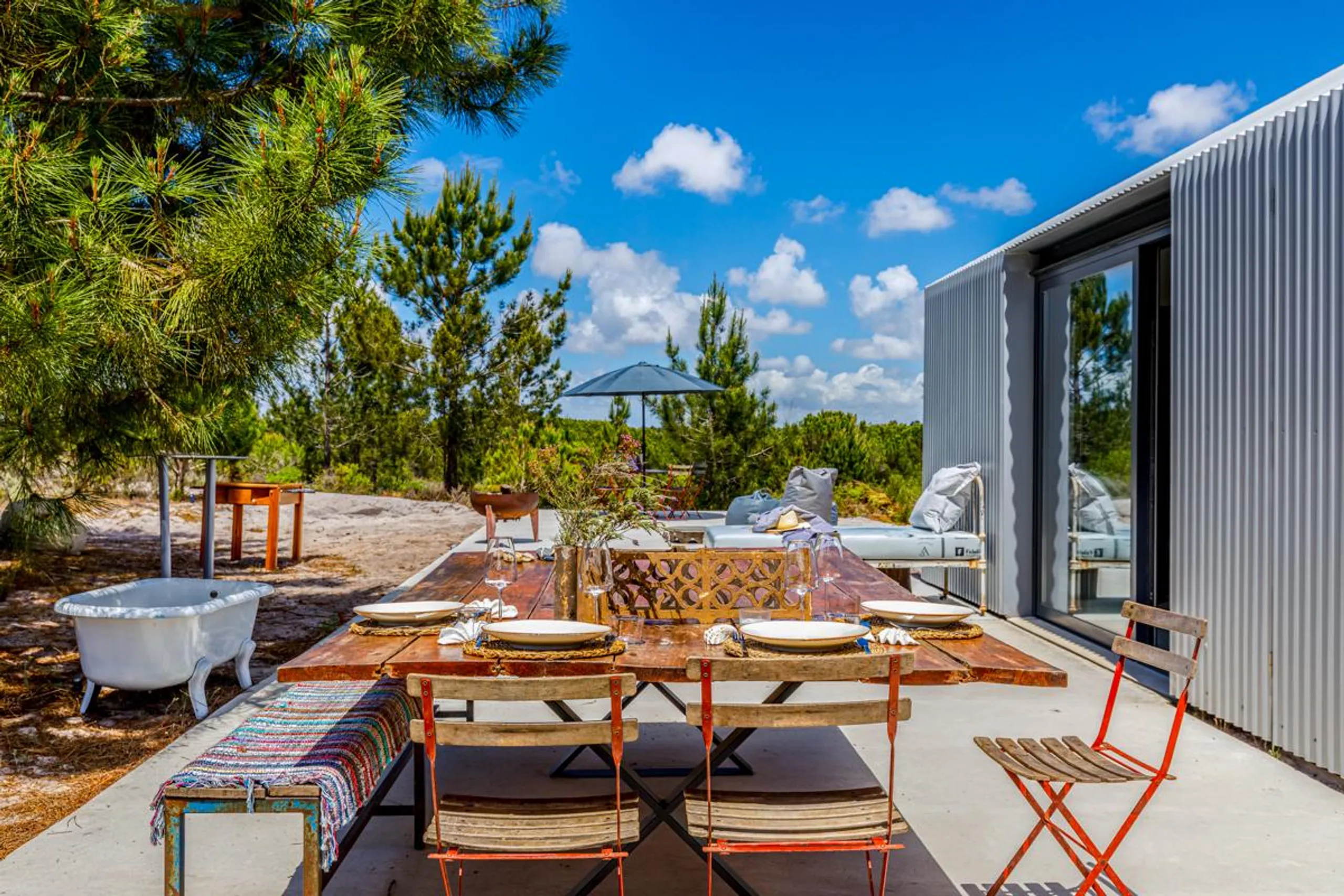 Magnificent Contemporary Villa with Private Pool and Scenic Surroundings — photograph 4