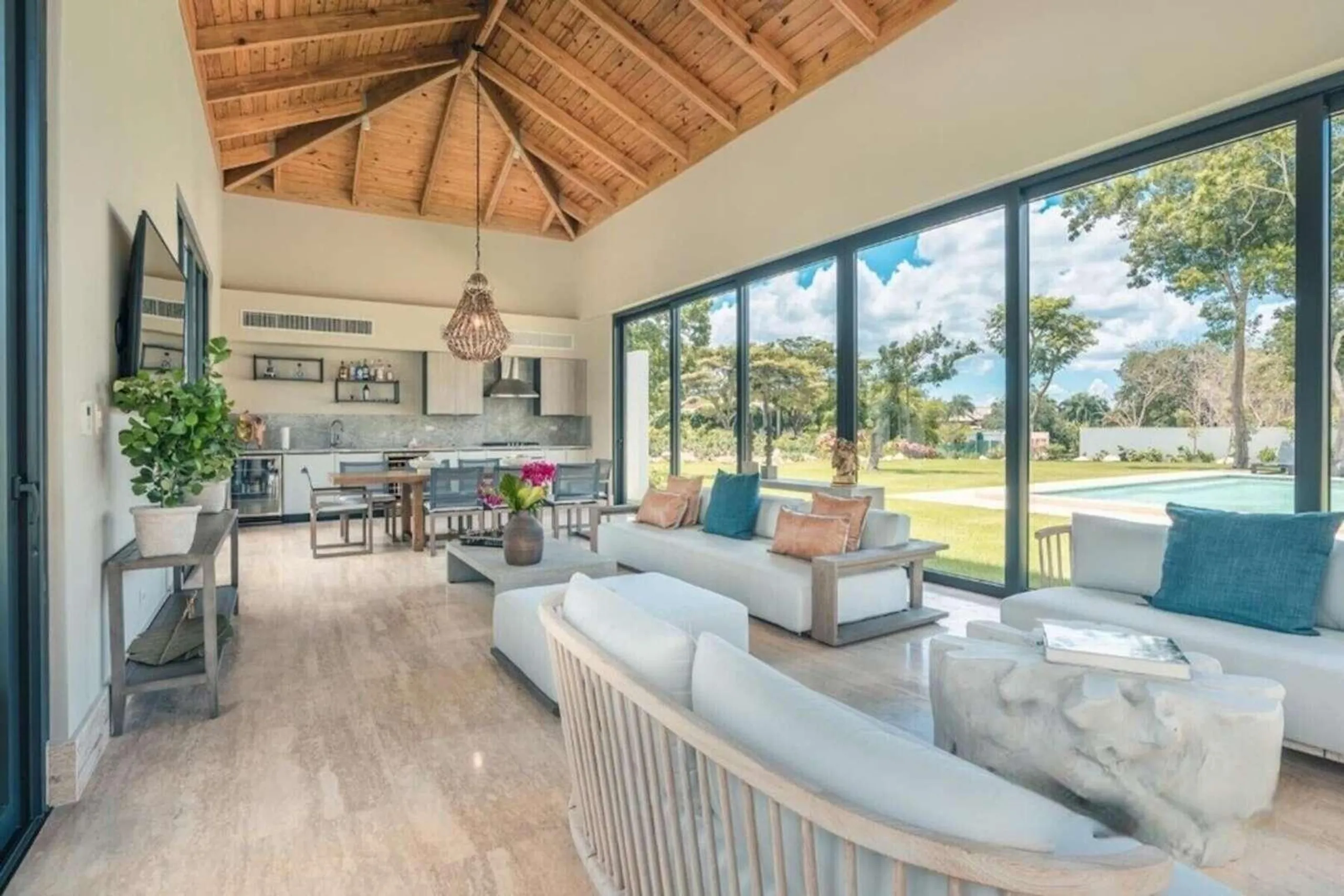 Refreshing Golf Villa with Private Pool and Marina Access — photograph 6