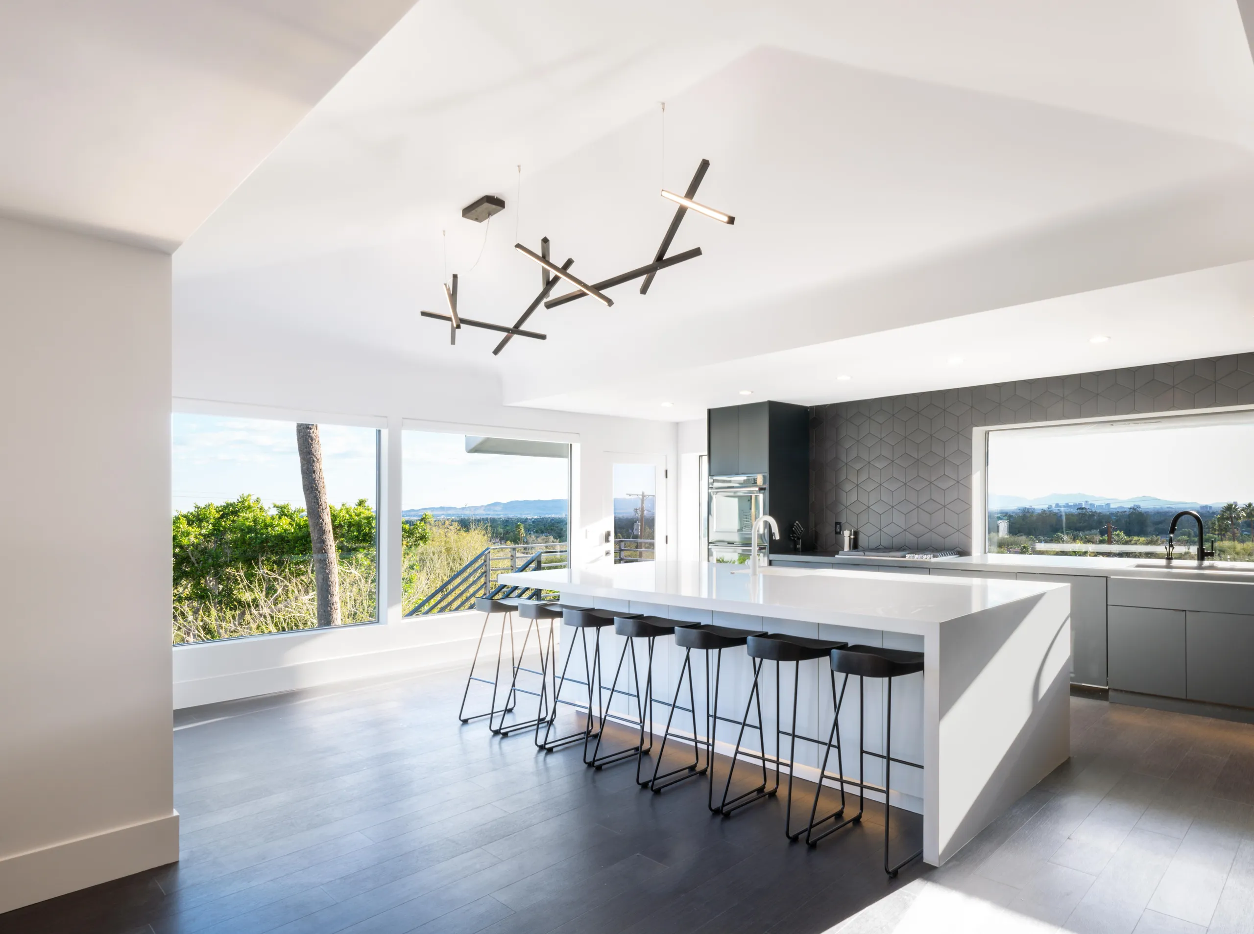 Iconic Camelback Mountain Estate with Private Heated Pool, and Breathtaking City and Mountain Views — photograph 12
