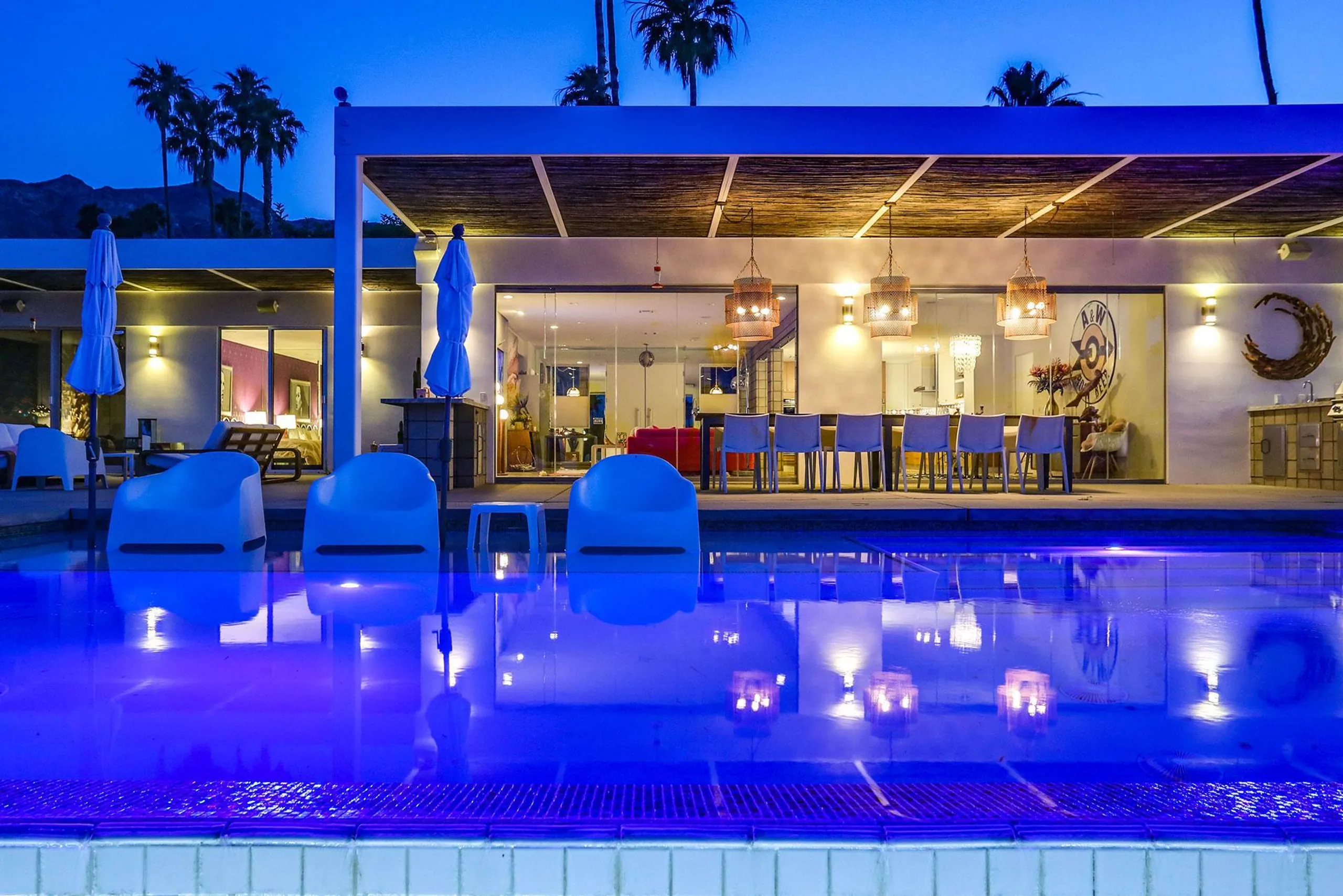Swanky Poolside Paradise with Bocce Ball and Firepit — photograph 10