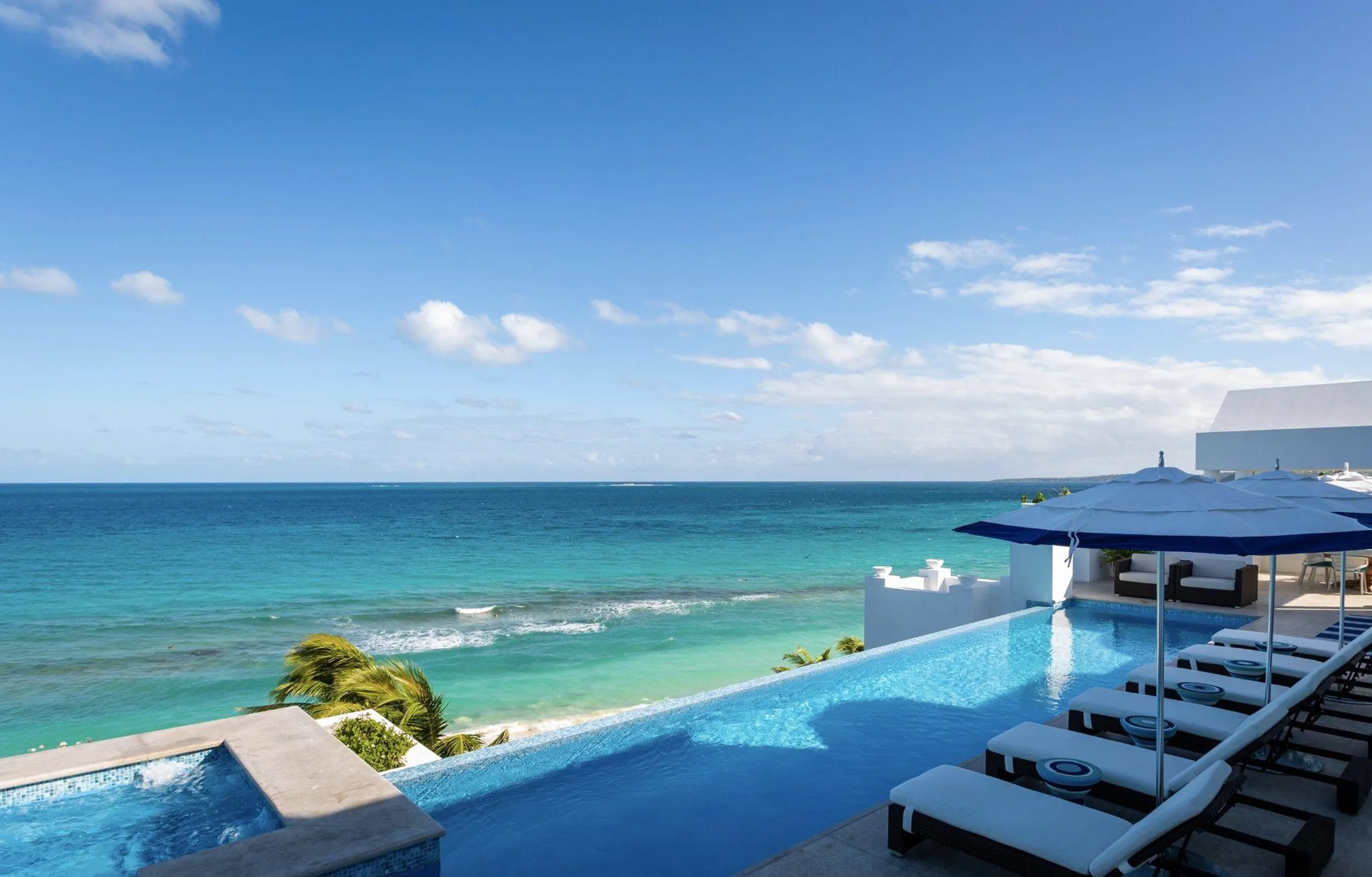 Palatial Long Bay Villa with Invigorating Pool and Walks to Beach — photograph 3