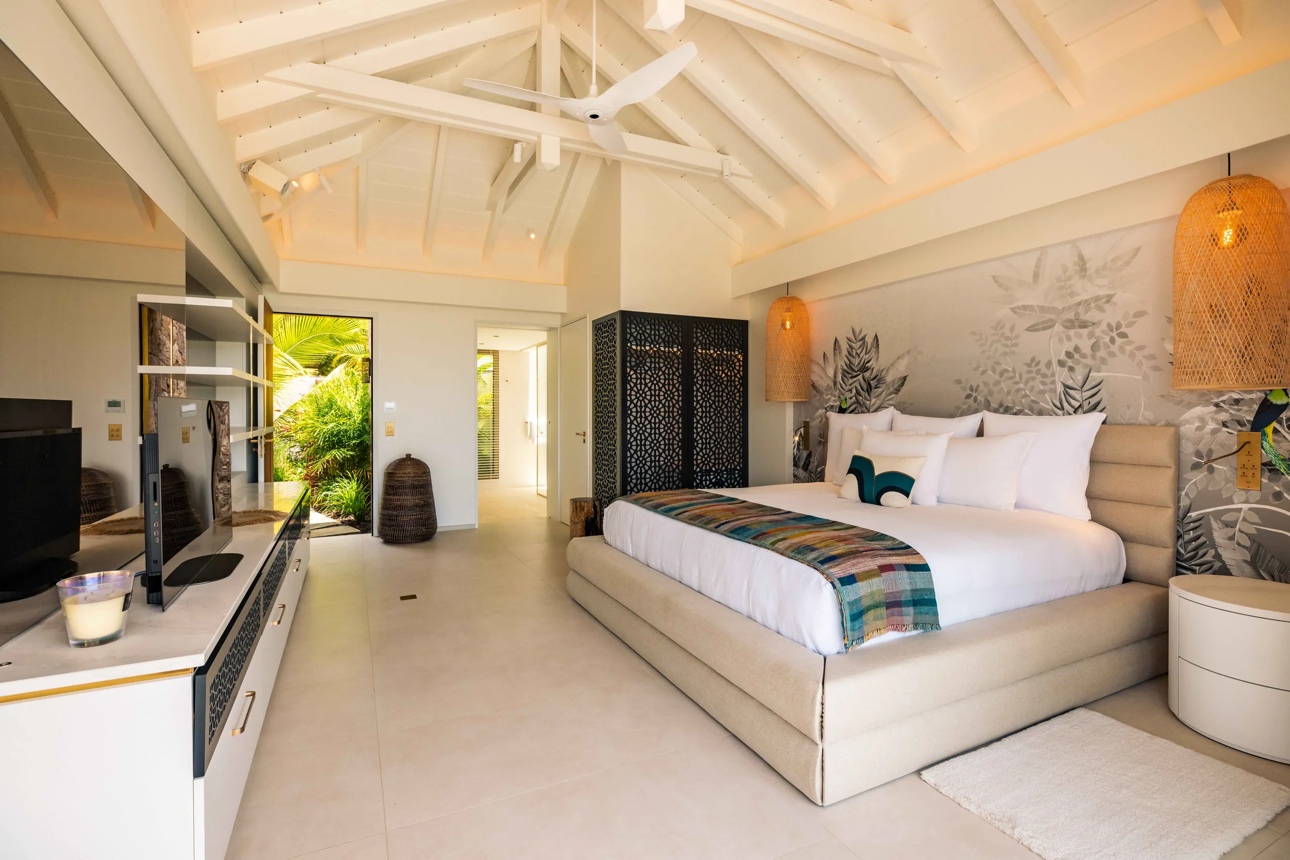 Modern 3BR Villa with Private Pool, Bar & Grand Cul-de-Sac Views — photograph 7