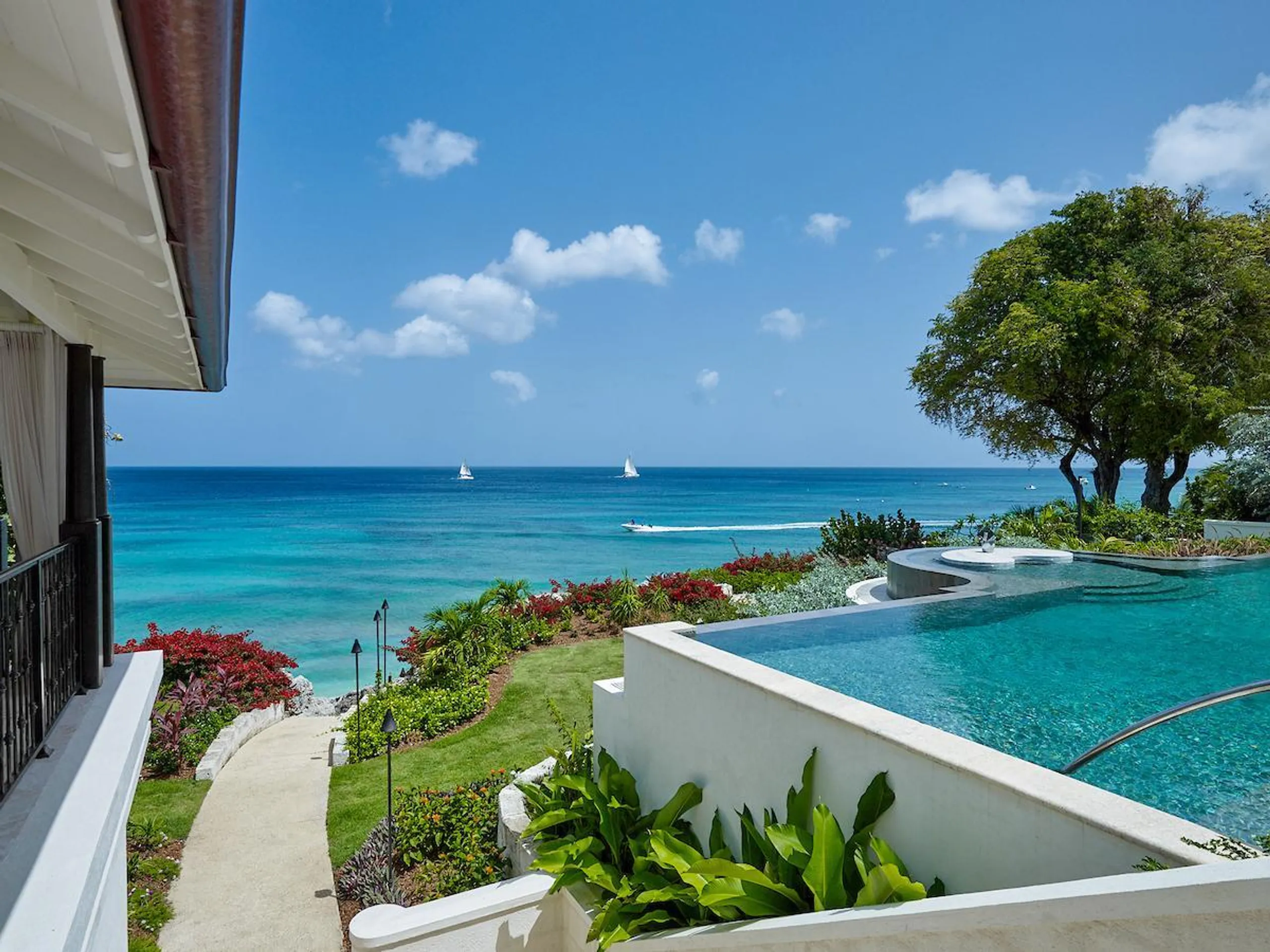 Elegant St James Ocean View Villa with Infinity Pool — photograph 11