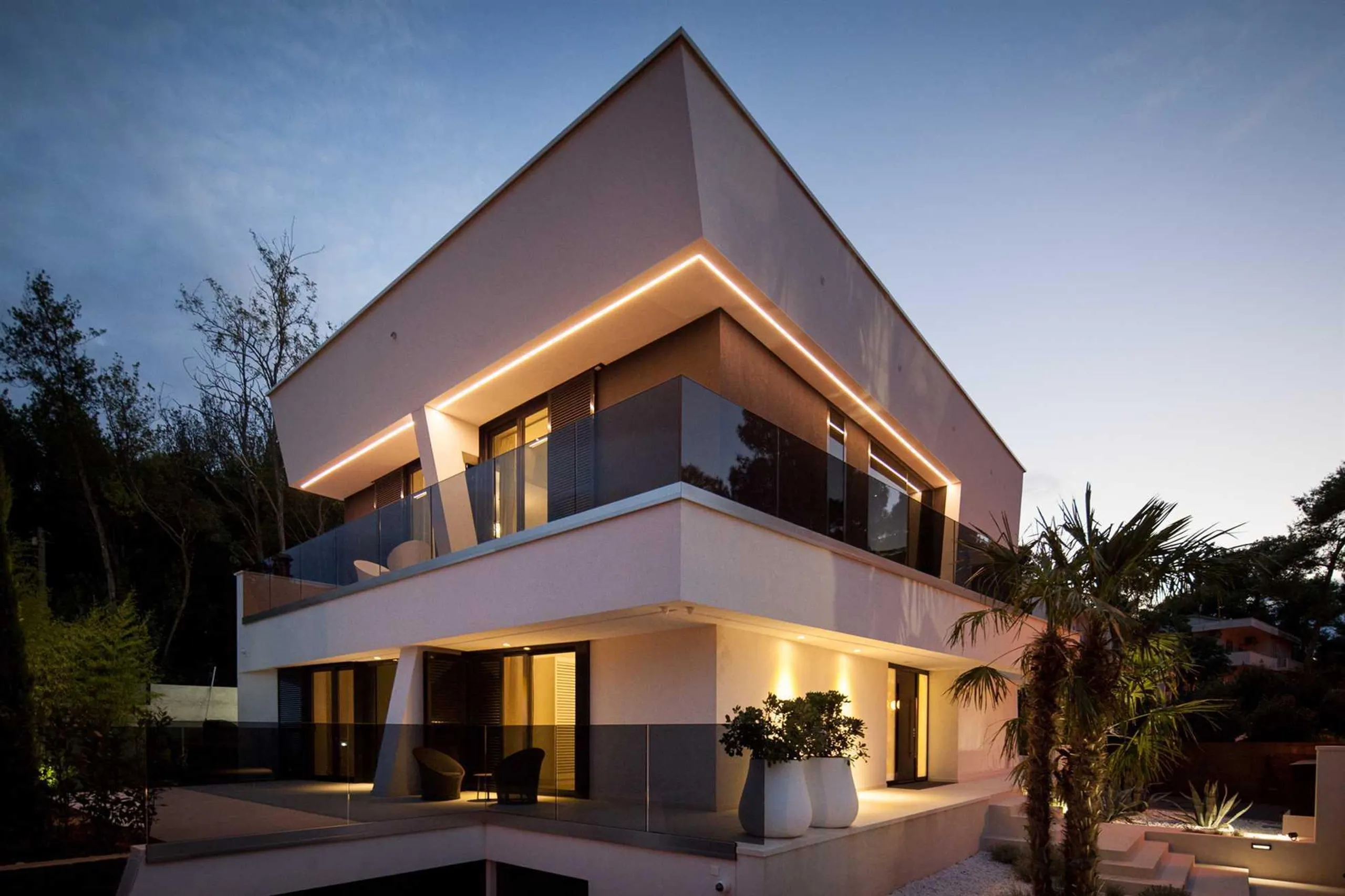Glorious Contemporary Haven with 4-BR Villa and Tantalizing Heated Infinity Pool, Rovinj