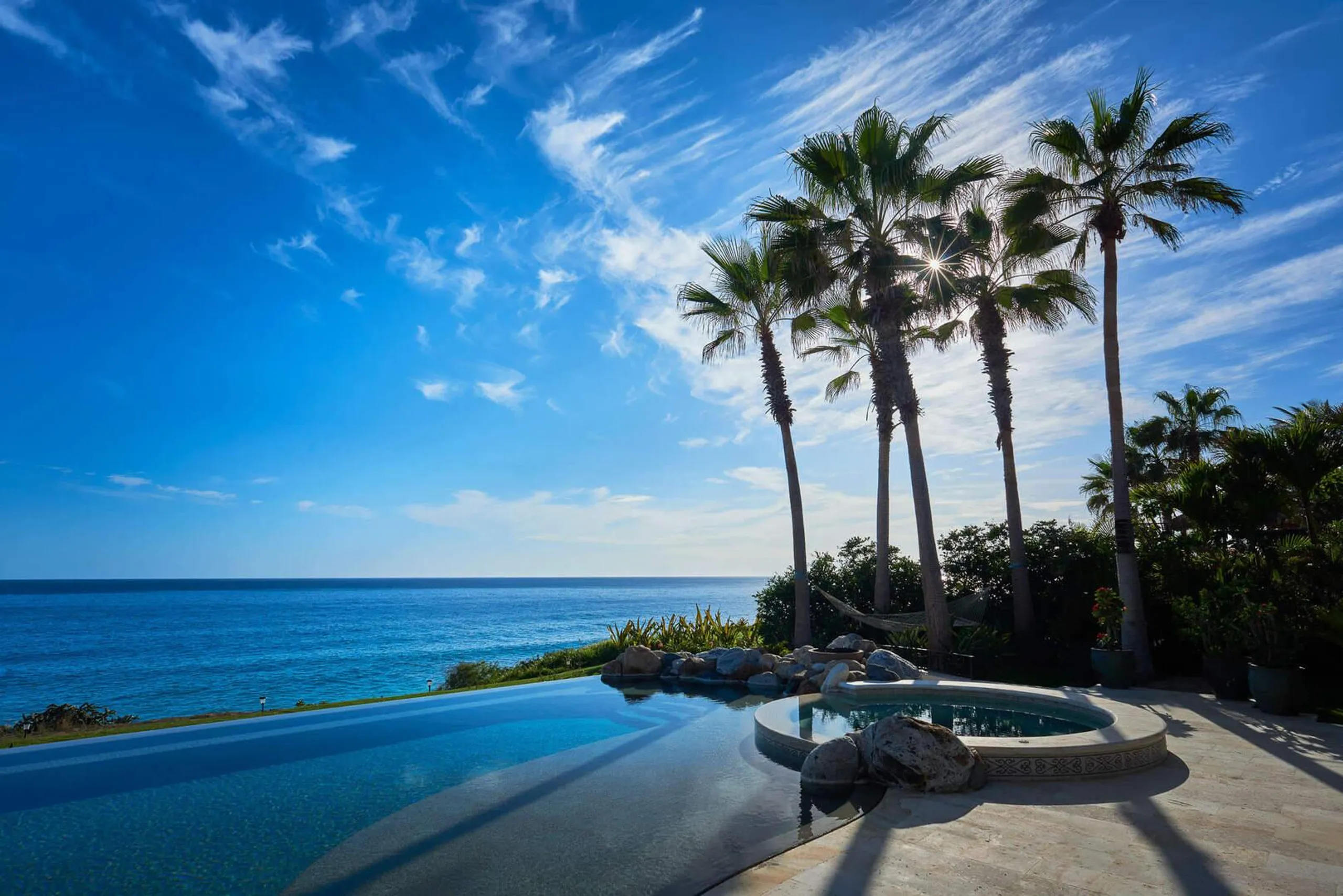 Timeless Oceanfront Haven with Infinity Edge Pool in the Heart of Cabo — photograph 12
