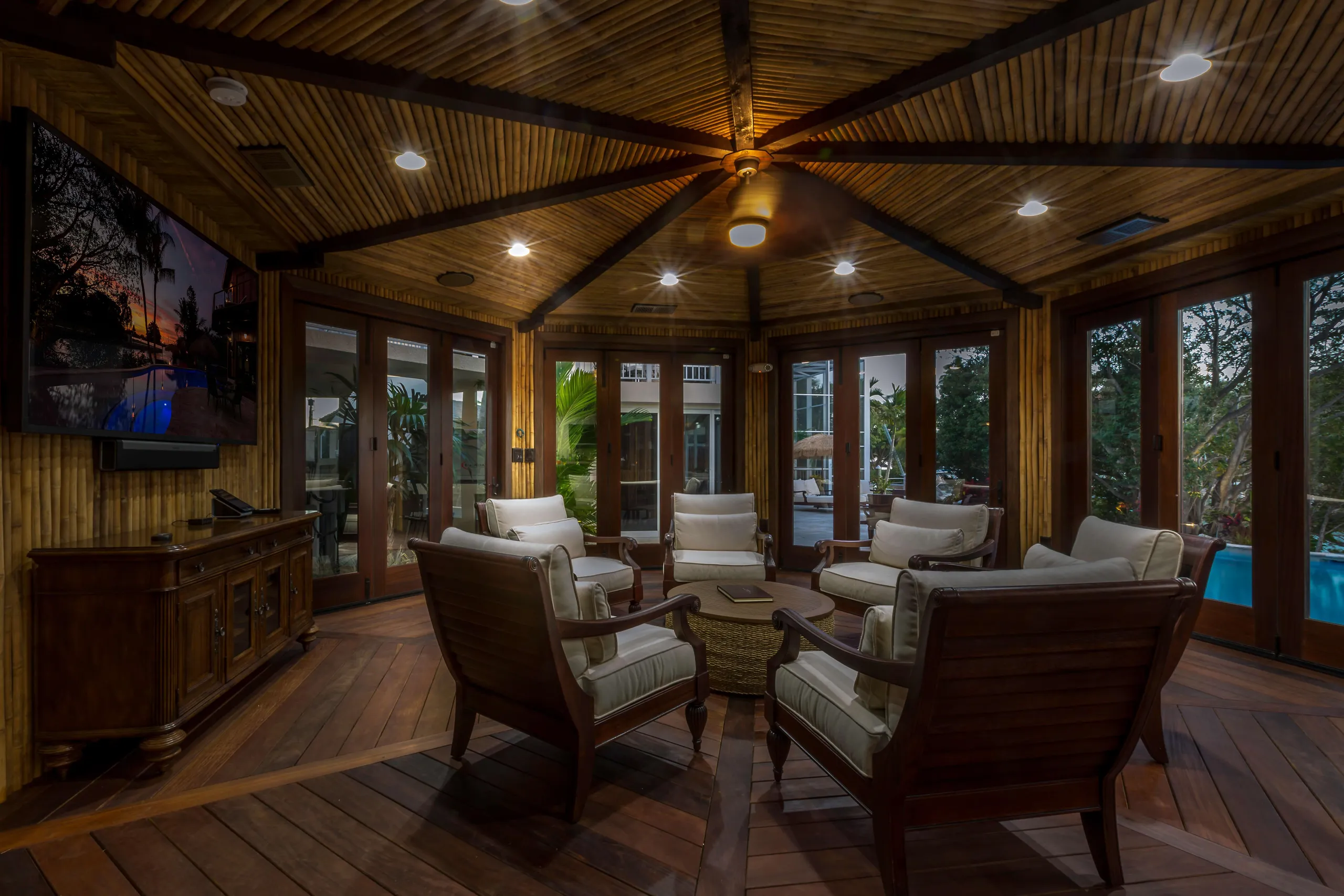 Florida Keys Oceanfront Luxury Villa with Tiki Pool and Many Amenities — photograph 9