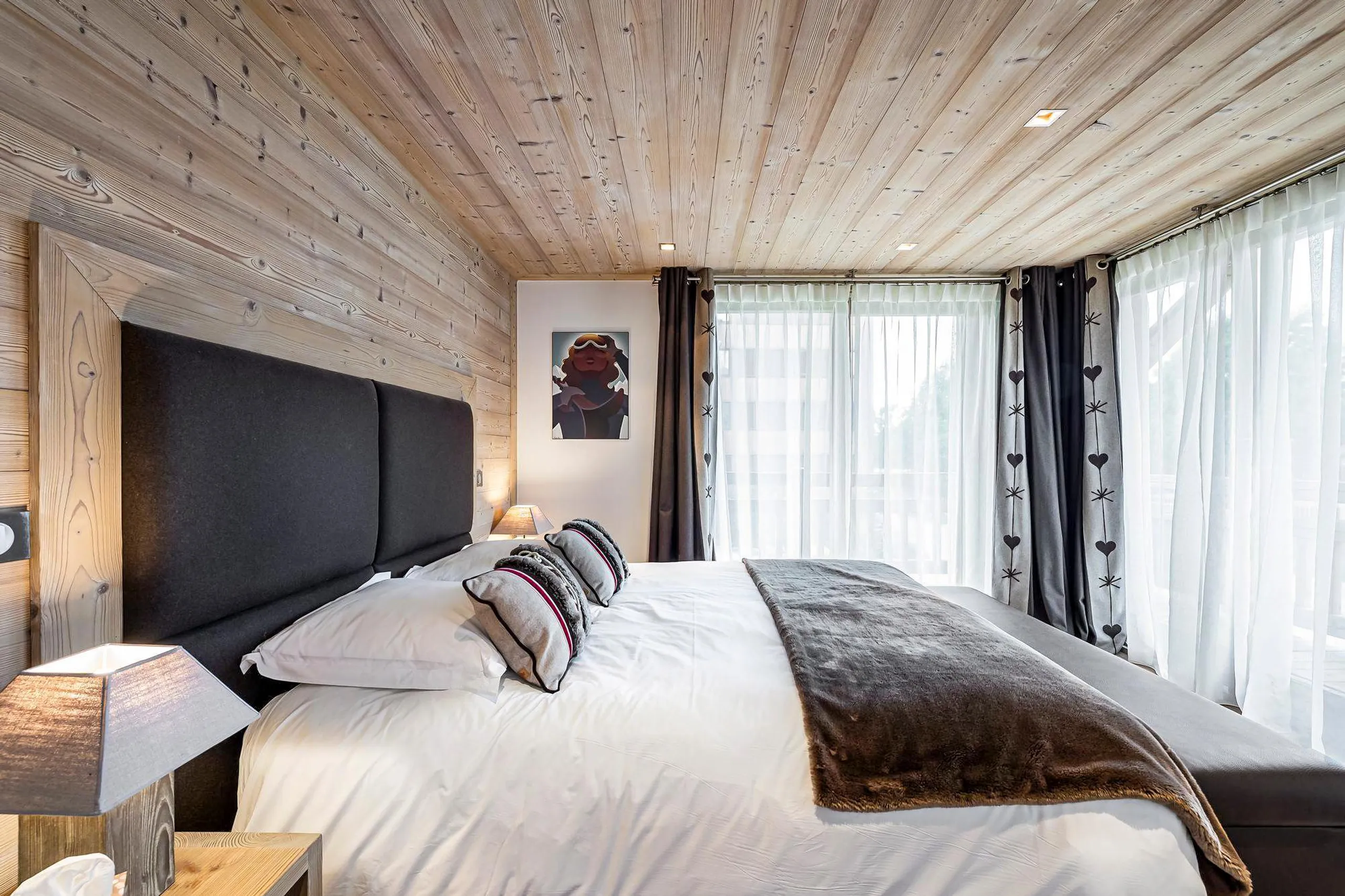 Invigorating 6BR Villa with Private Indoor Swimming Pool, Sauna and Alpine Scenery — photograph 10